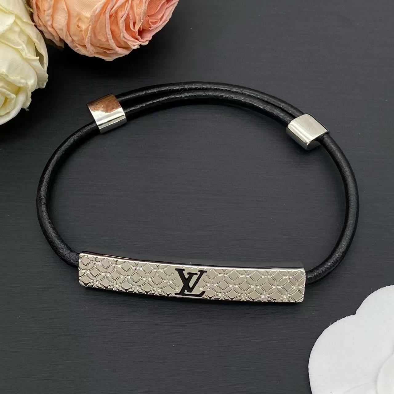 LVミニマリストロゴブレスレット【50％割引+送料無料】