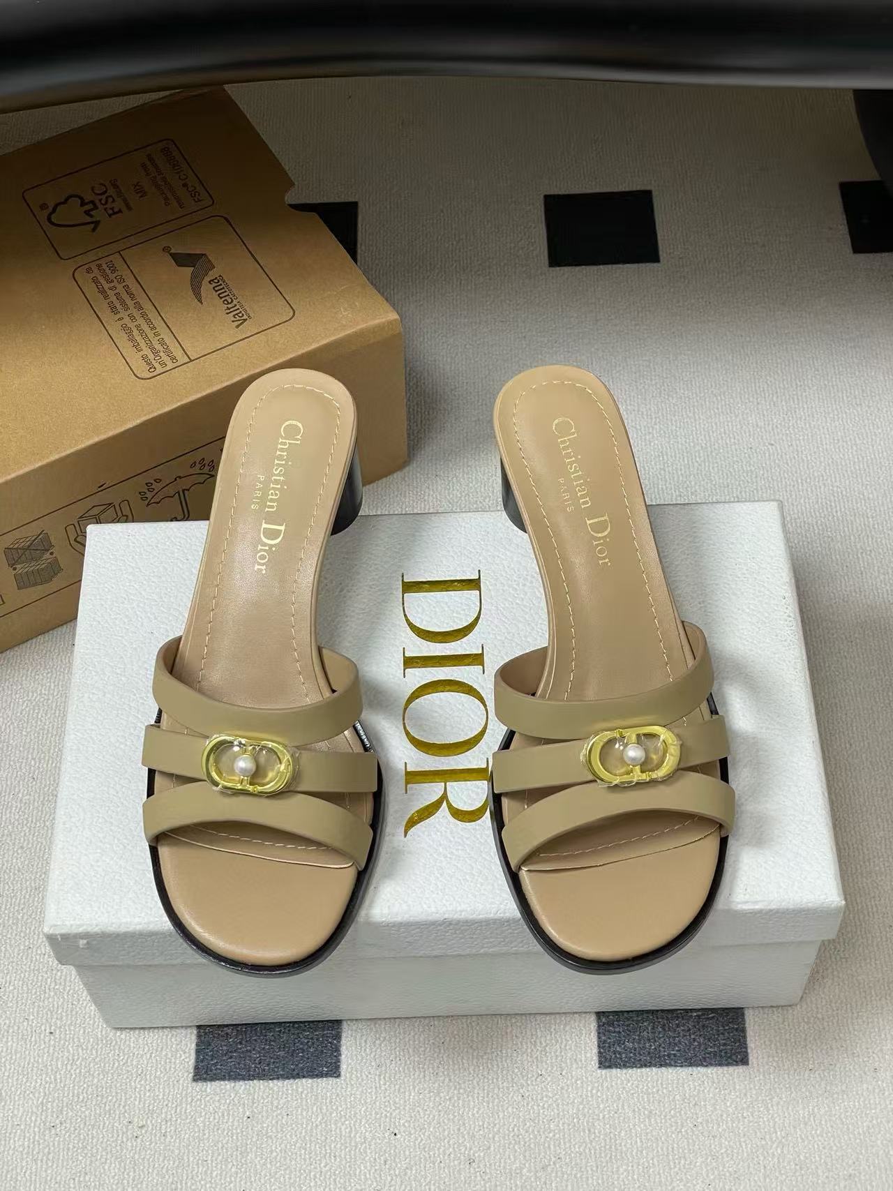 DIORの高品質CDローヒールシューズ【50％割引+送料無料】