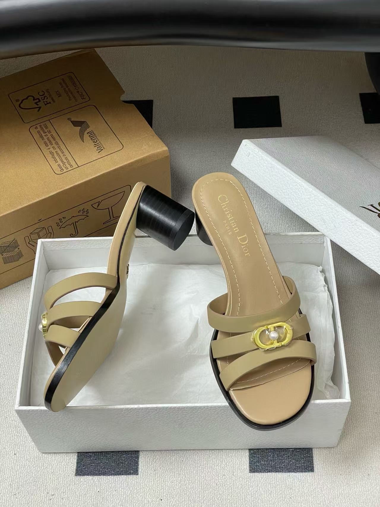 DIORの高品質CDローヒールシューズ【50％割引+送料無料】