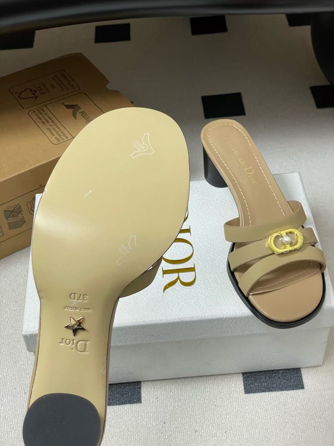 DIORの高品質CDローヒールシューズ【50％割引+送料無料】