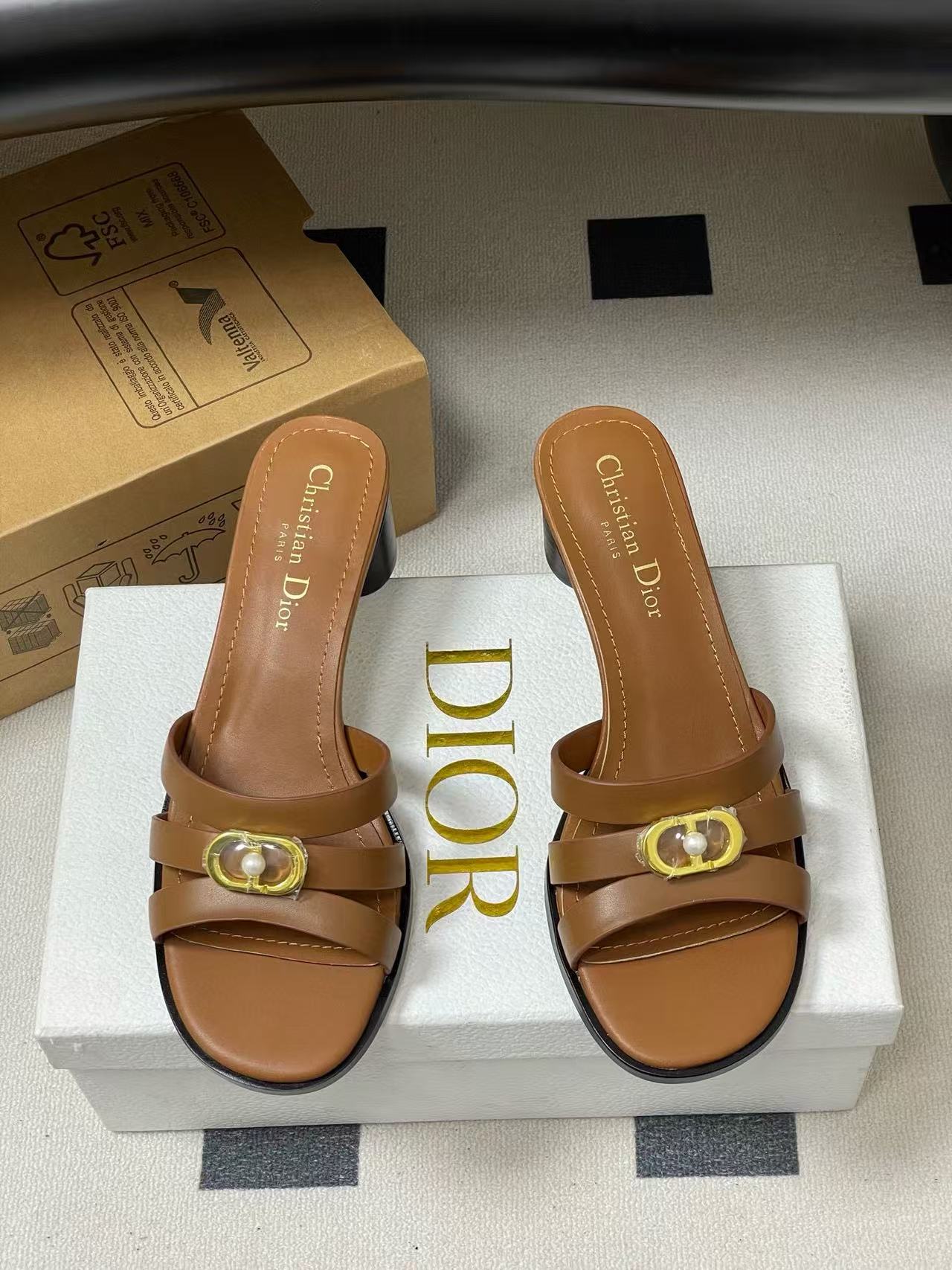 DIORの高品質CDローヒールシューズ【50％割引+送料無料】