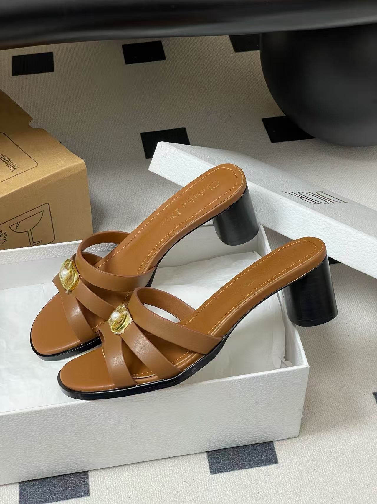 DIORの高品質CDローヒールシューズ【50％割引+送料無料】