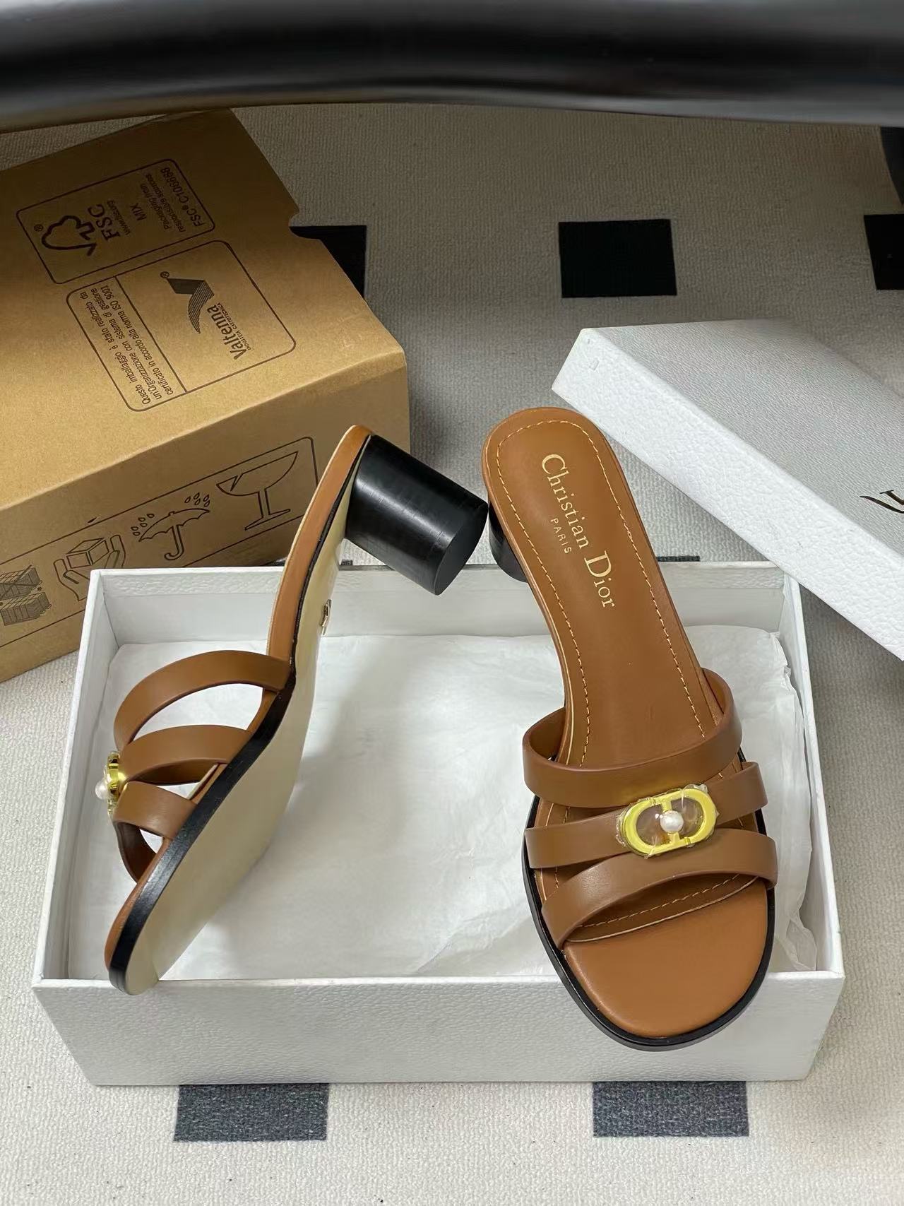 DIORの高品質CDローヒールシューズ【50％割引+送料無料】