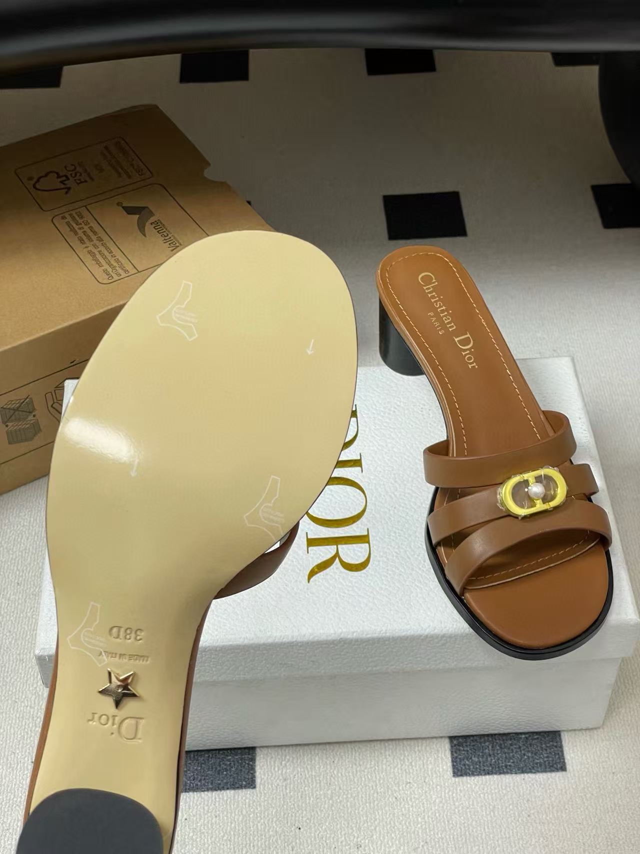 DIORの高品質CDローヒールシューズ【50％割引+送料無料】