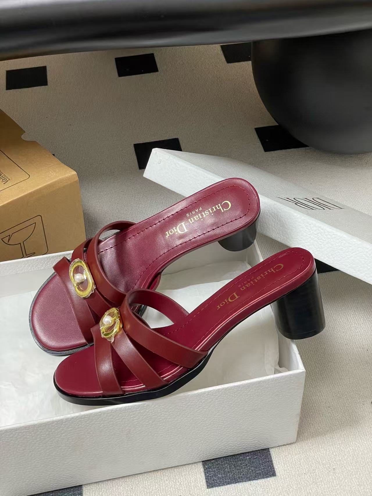 DIORの高品質CDローヒールシューズ【50％割引+送料無料】