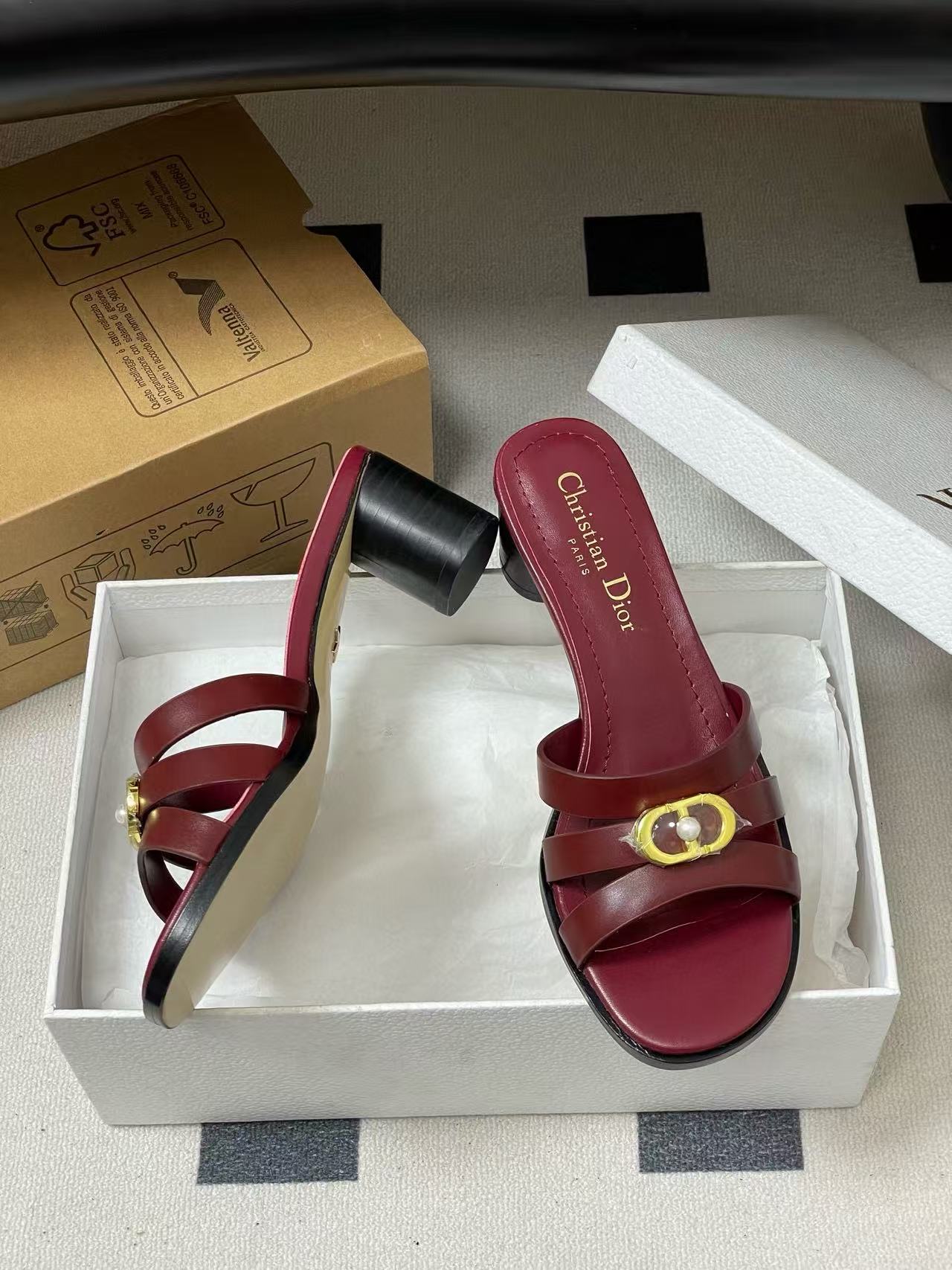 DIORの高品質CDローヒールシューズ【50％割引+送料無料】