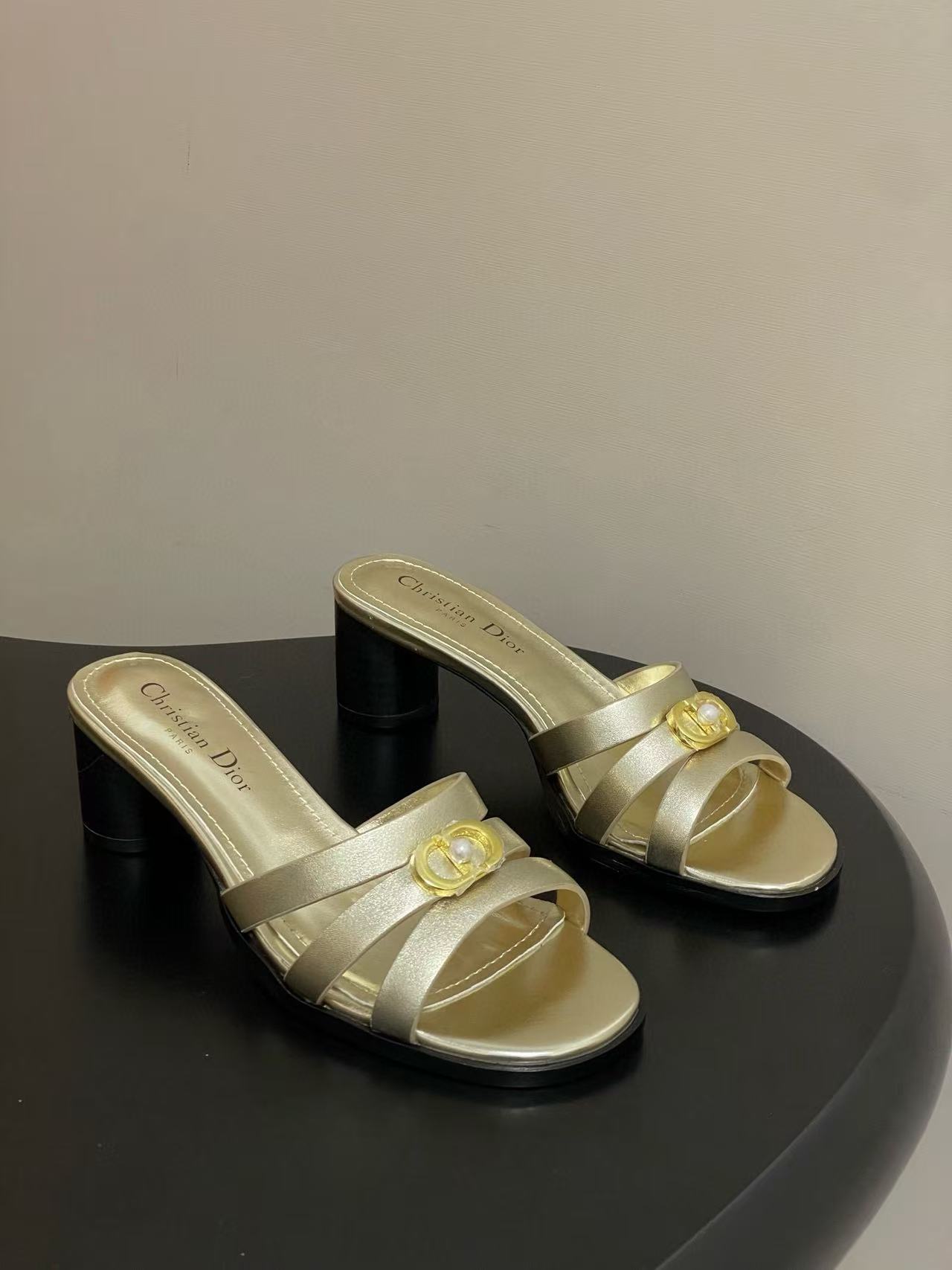 DIORの高品質CDローヒールシューズ【50％割引+送料無料】