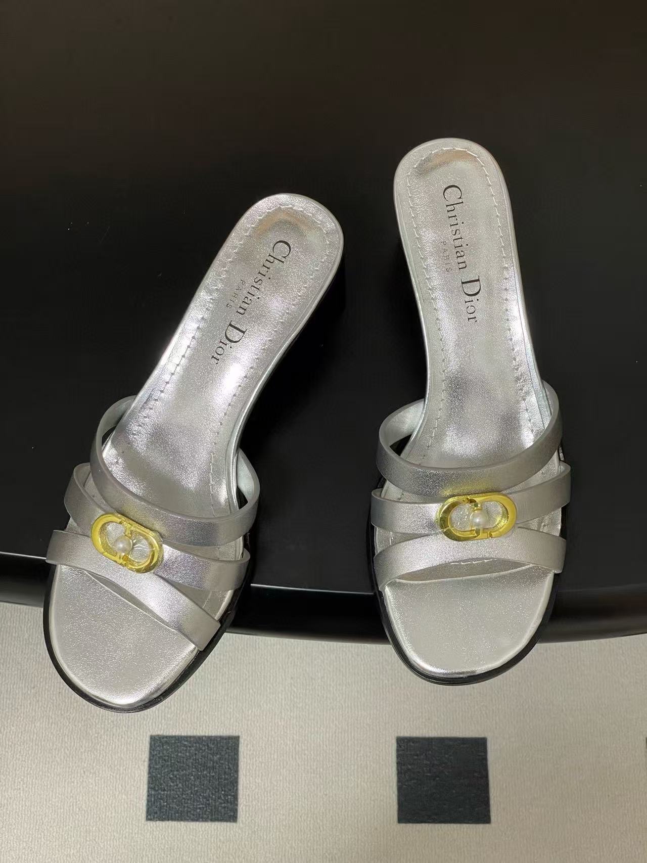 DIORの高品質CDローヒールシューズ【50％割引+送料無料】