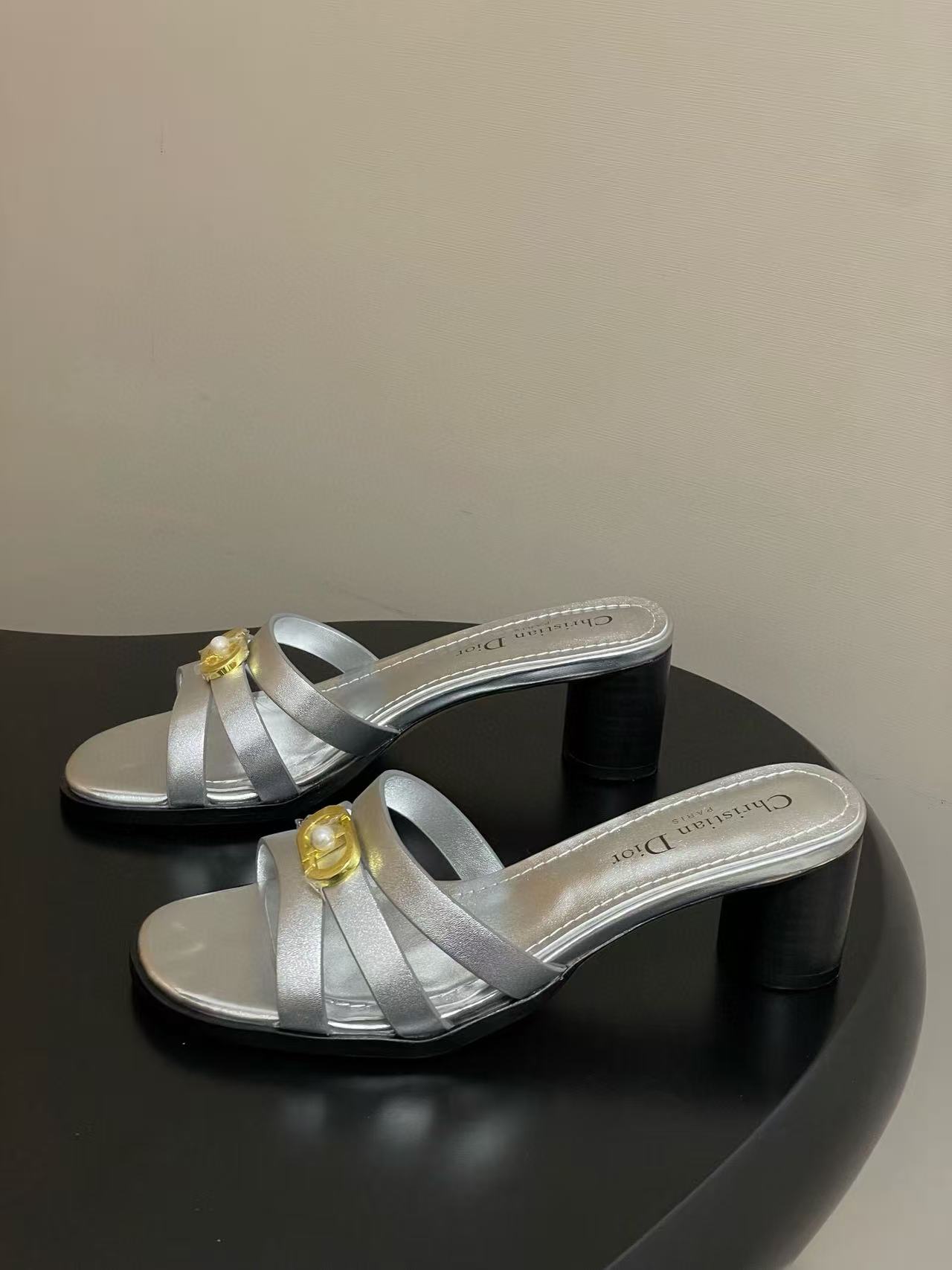 DIORの高品質CDローヒールシューズ【50％割引+送料無料】