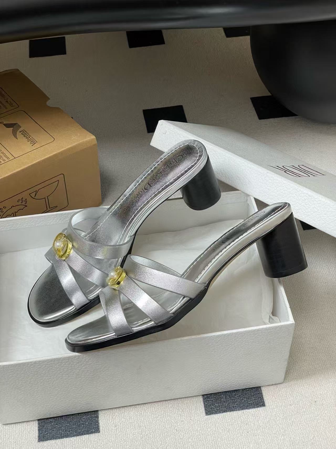 DIORの高品質CDローヒールシューズ【50％割引+送料無料】