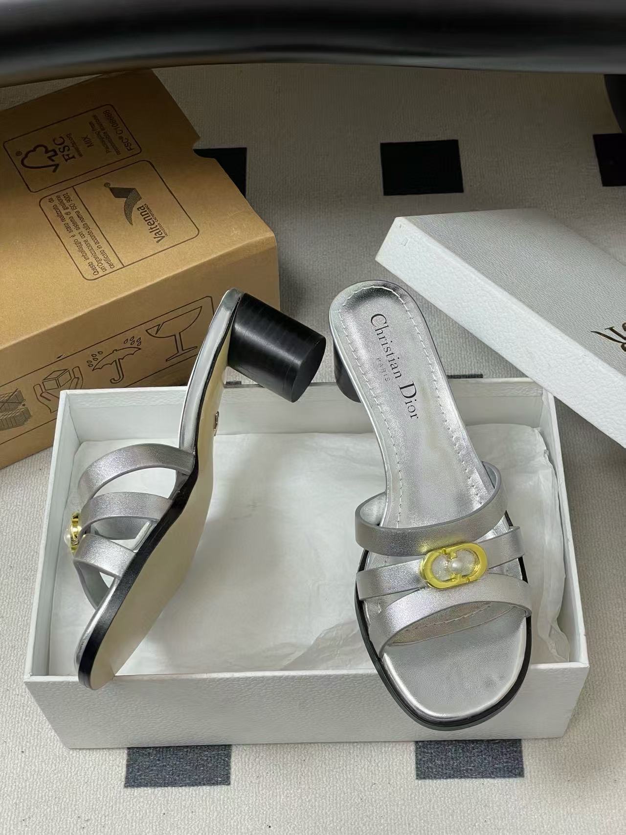 DIORの高品質CDローヒールシューズ【50％割引+送料無料】