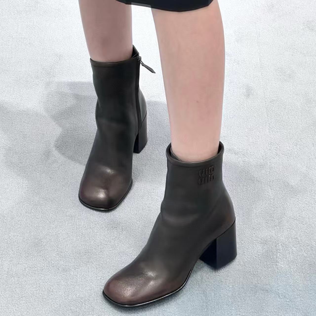 M1UM1U 高品質シンプルラムスキンローヒールアンクルブーツ【50％割引+送料無料】