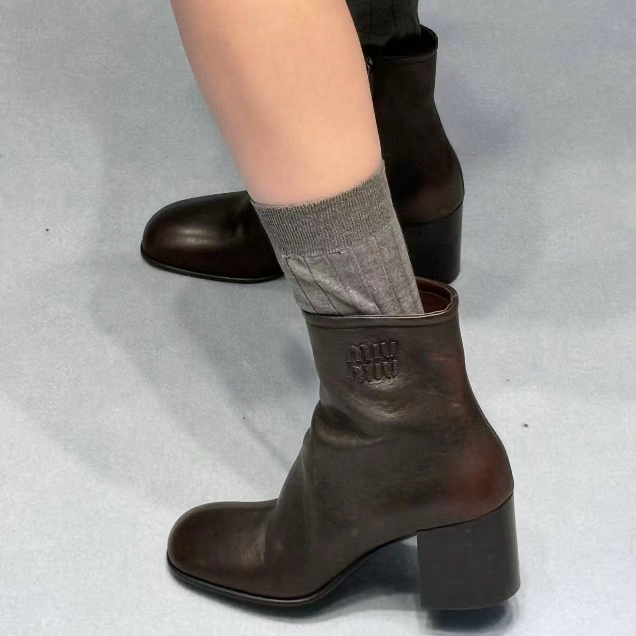 M1UM1U 高品質シンプルラムスキンローヒールアンクルブーツ【50％割引+送料無料】