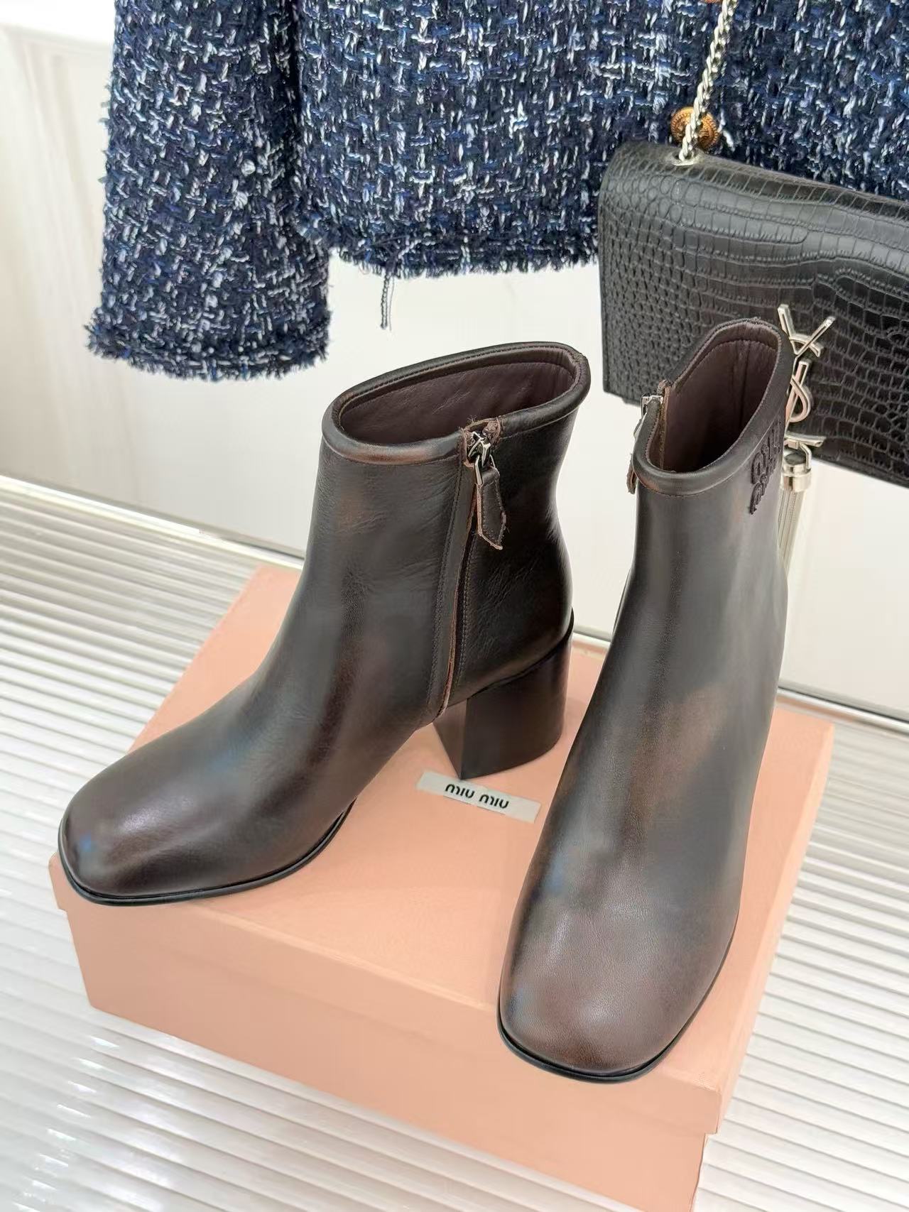 M1UM1U 高品質シンプルラムスキンローヒールアンクルブーツ【50％割引+送料無料】