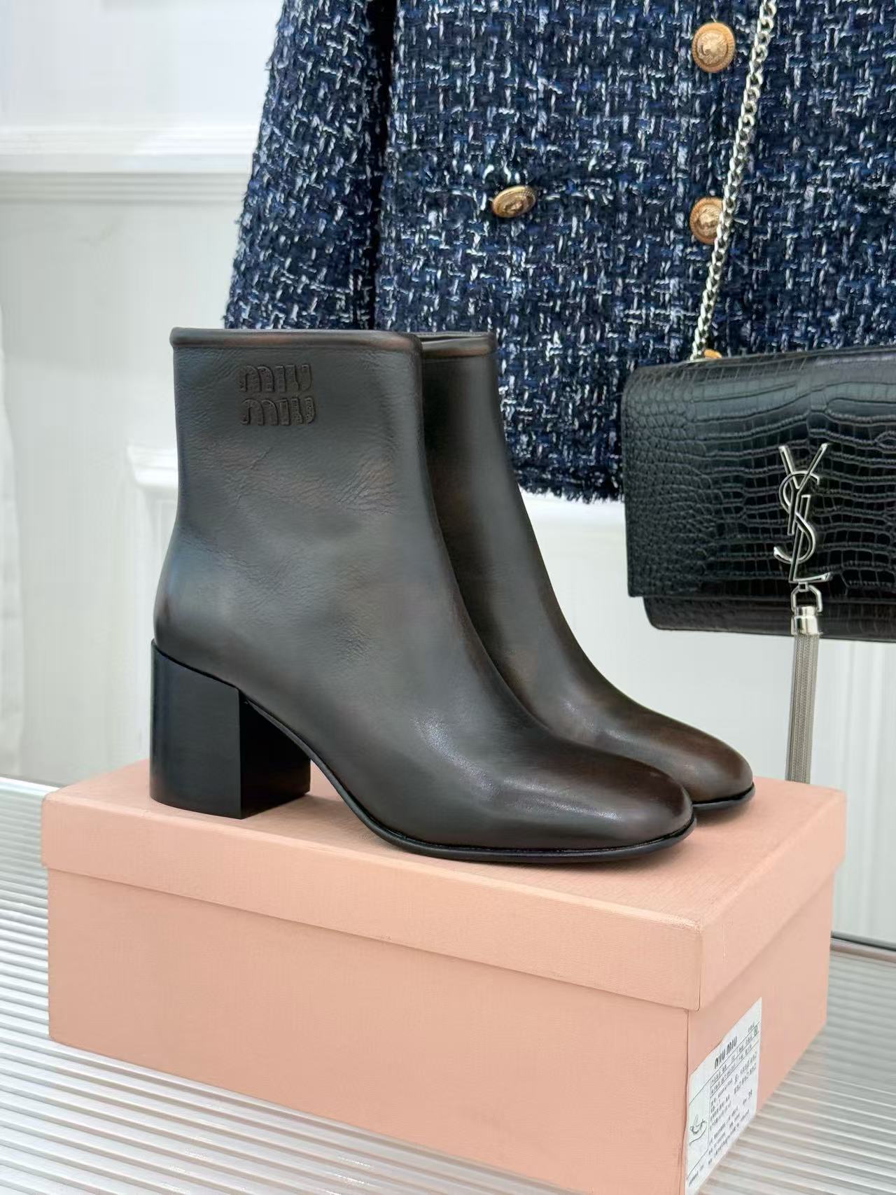 M1UM1U 高品質シンプルラムスキンローヒールアンクルブーツ【50％割引+送料無料】