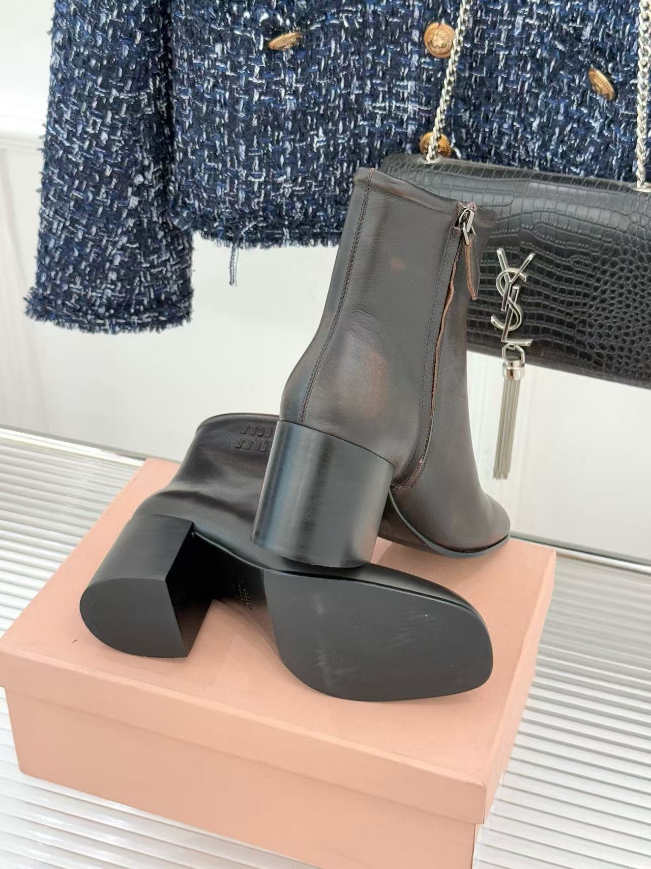 M1UM1U 高品質シンプルラムスキンローヒールアンクルブーツ【50％割引+送料無料】