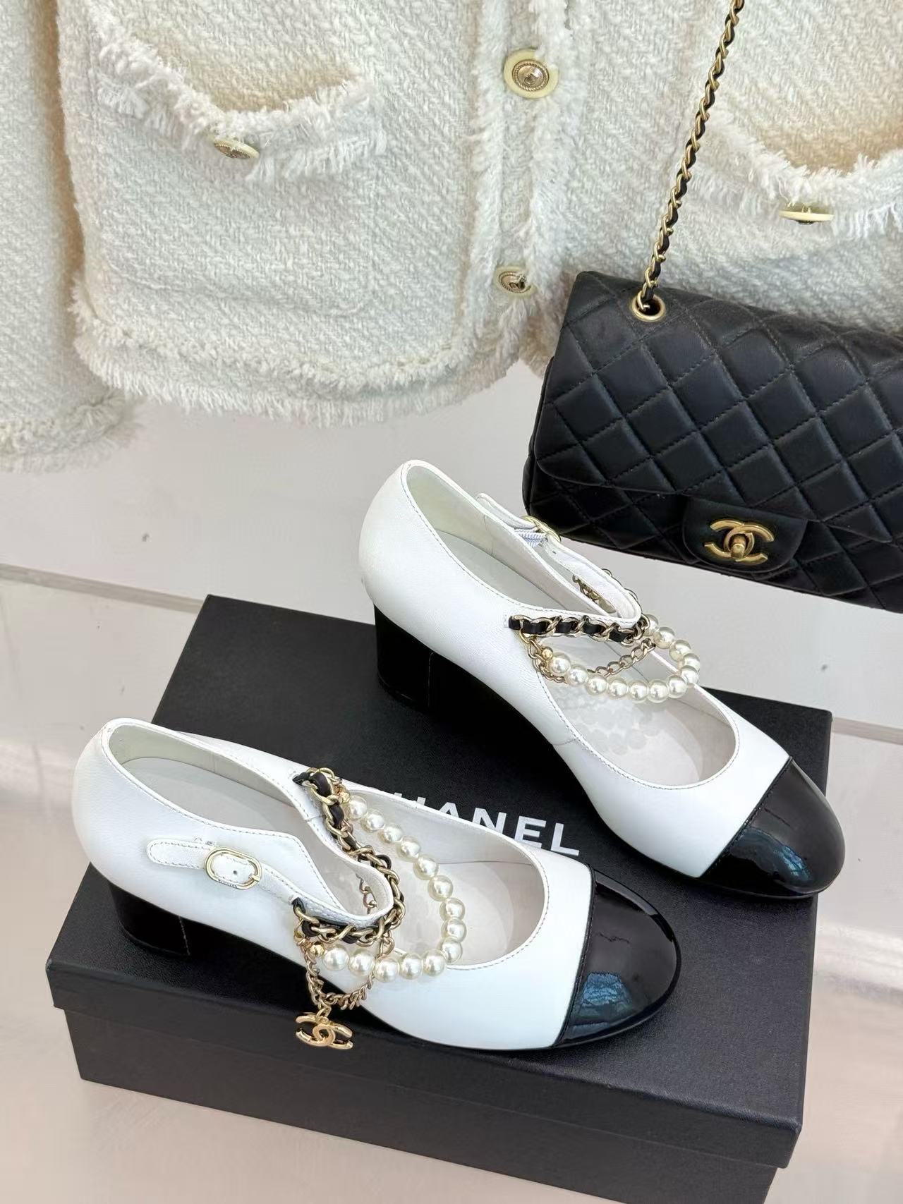 CHANE1 高品質パールチェーン ダブルC ローヒールシューズ【50％割引+送料無料】