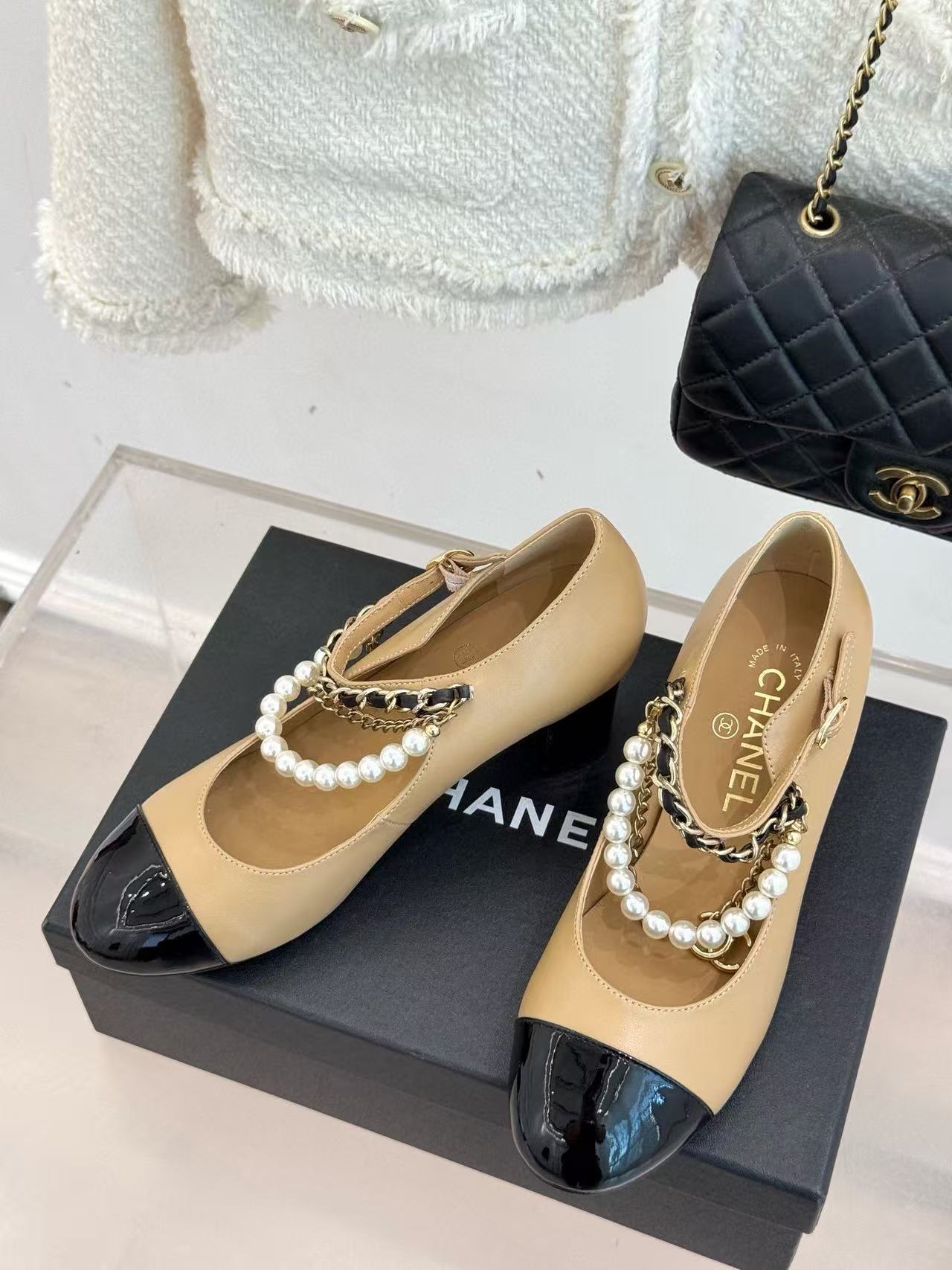 CHANE1 高品質パールチェーン ダブルC ローヒールシューズ【50％割引+送料無料】