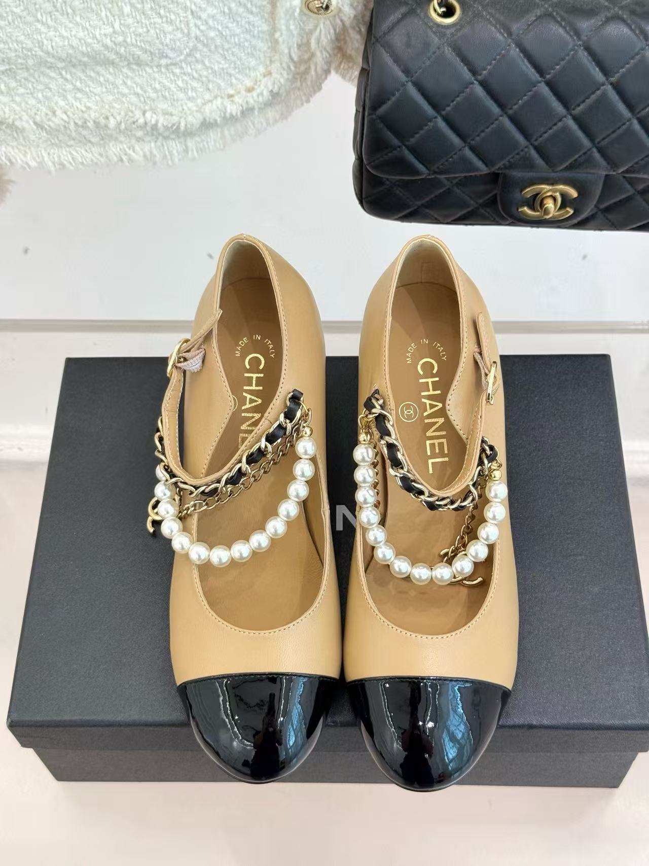 CHANE1 高品質パールチェーン ダブルC ローヒールシューズ【50％割引+送料無料】
