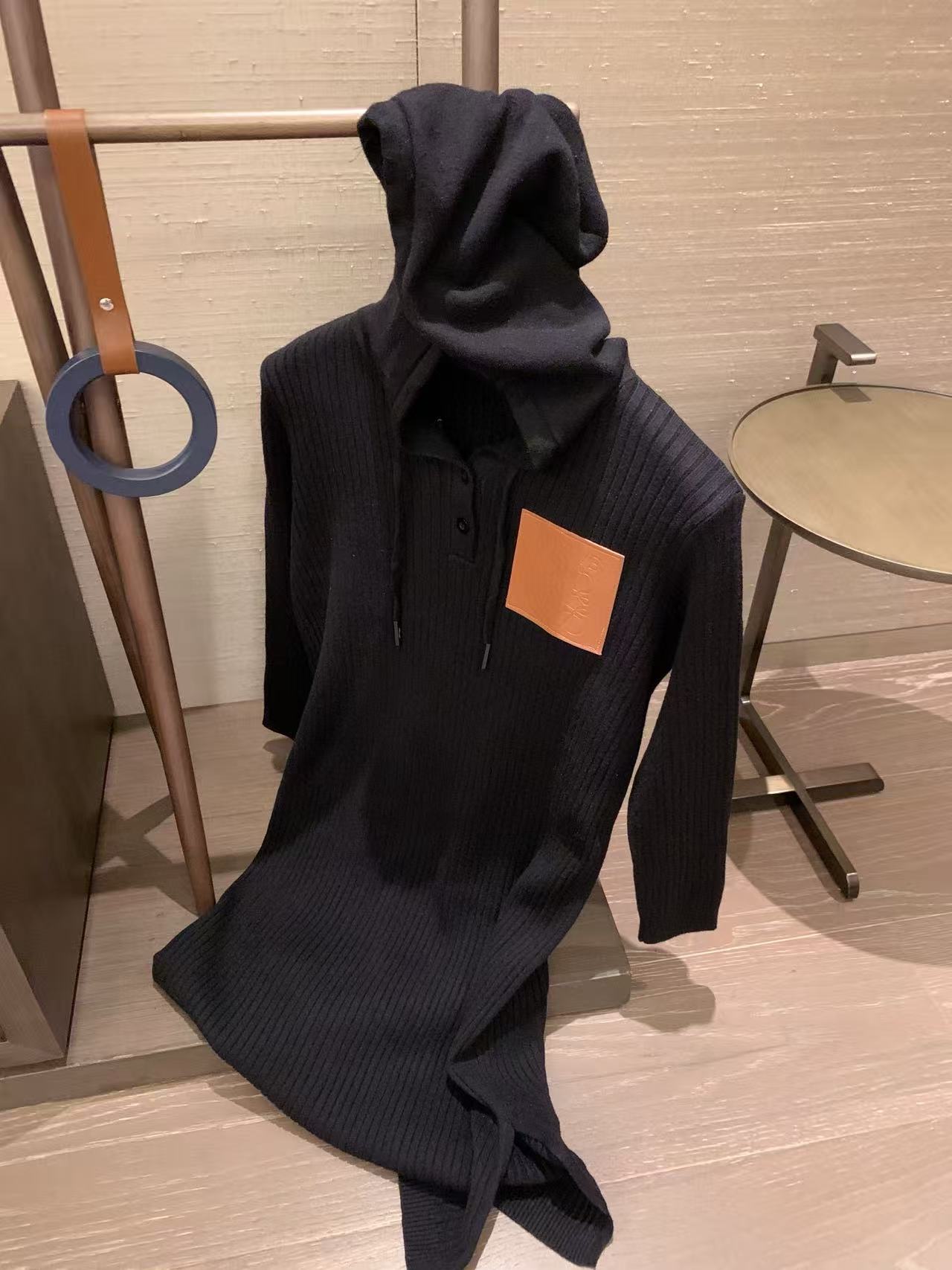 L0WEW フード付きニットドレス【50％割引+送料無料】