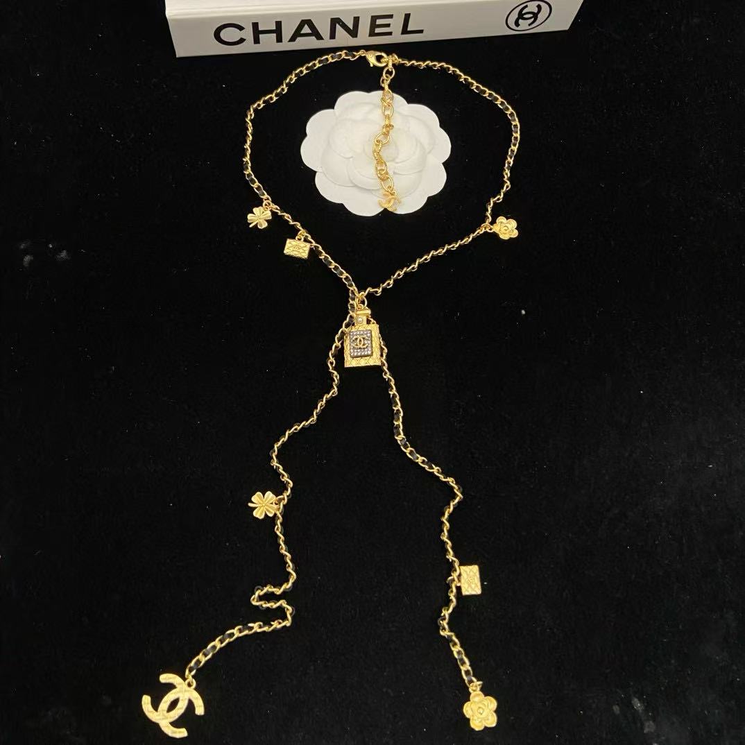CHANE1ダブルCの香水瓶セーターチェーン【50％割引+送料無料】