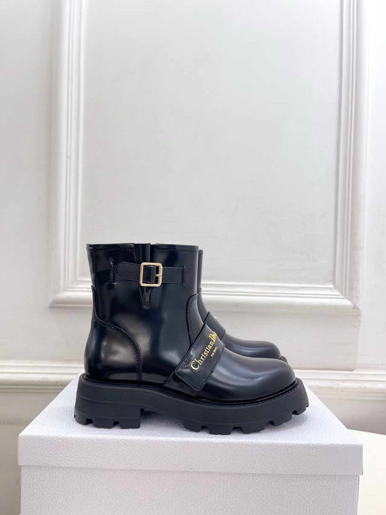 DIOR 高品質レタープラットフォームアンクルブーツ【50％割引+送料無料】