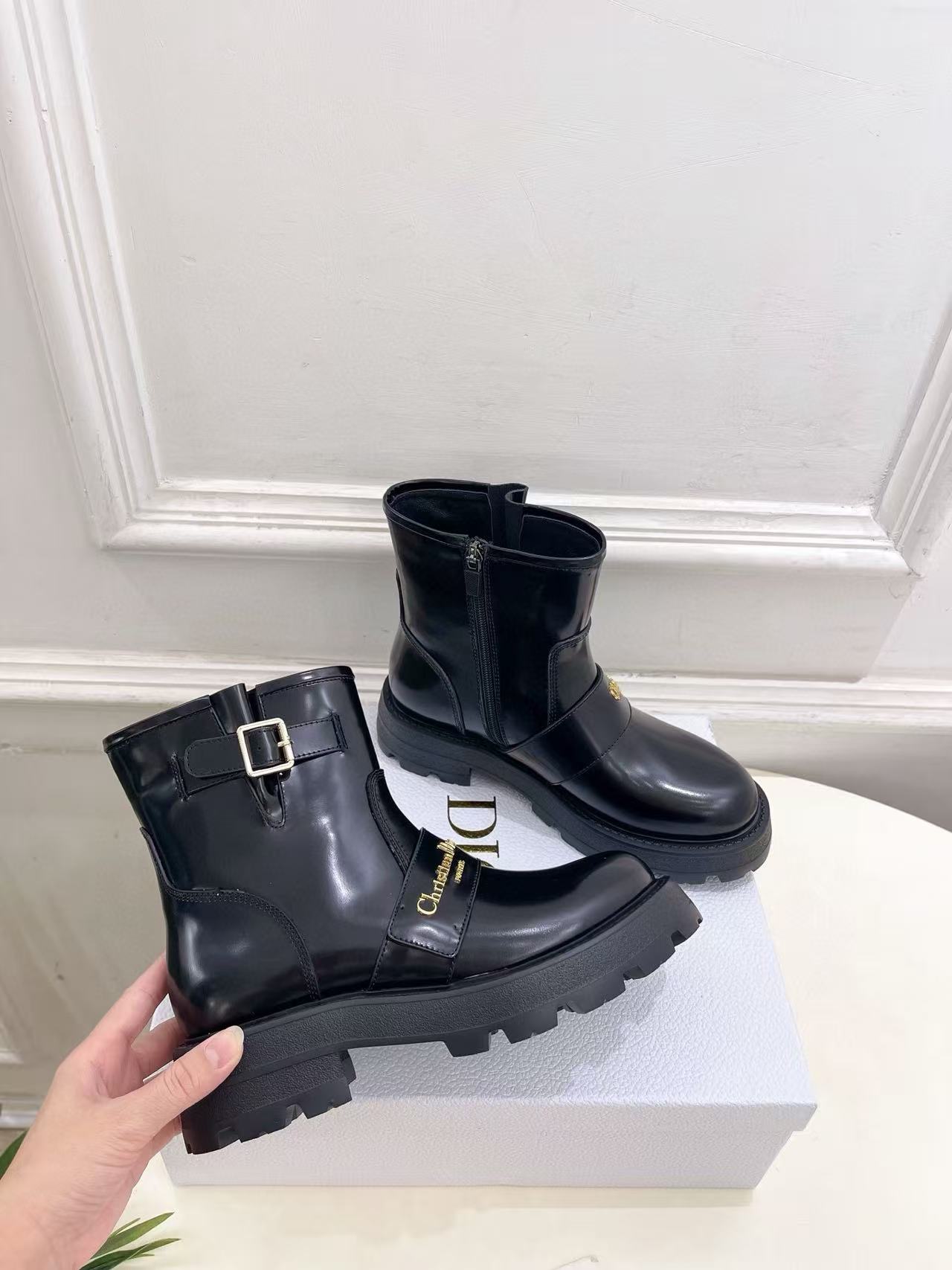 DIOR 高品質レタープラットフォームアンクルブーツ【50％割引+送料無料】