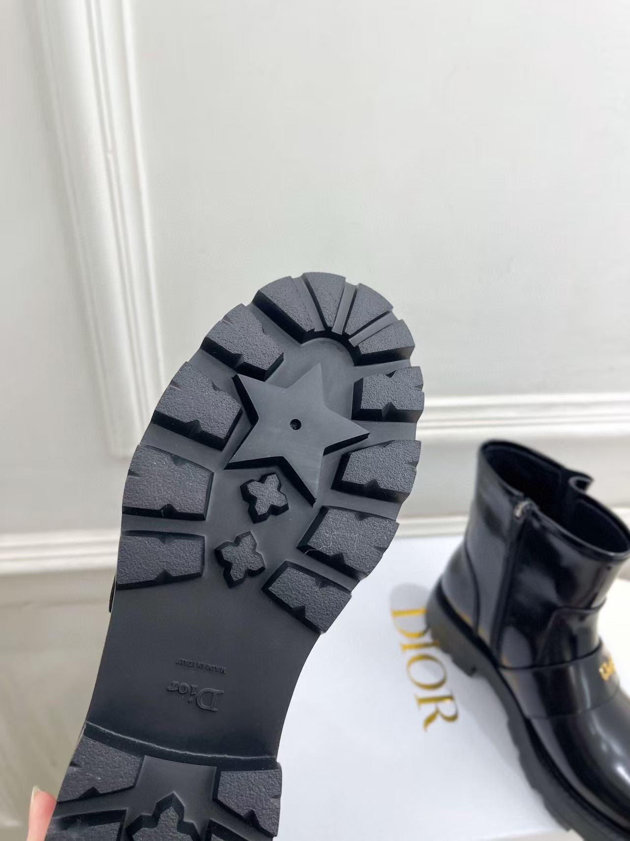 DIOR 高品質レタープラットフォームアンクルブーツ【50％割引+送料無料】