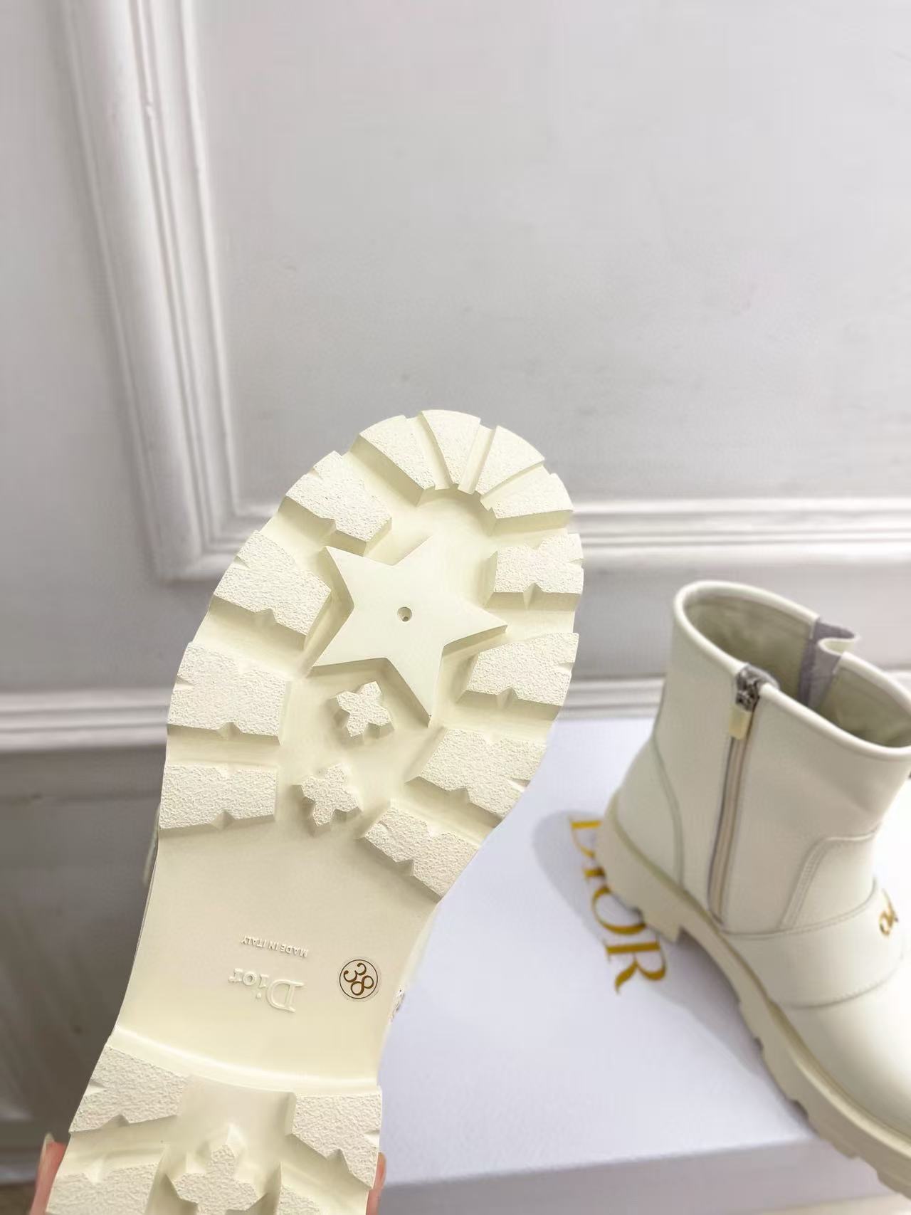 DIOR 高品質レタープラットフォームアンクルブーツ【50％割引+送料無料】