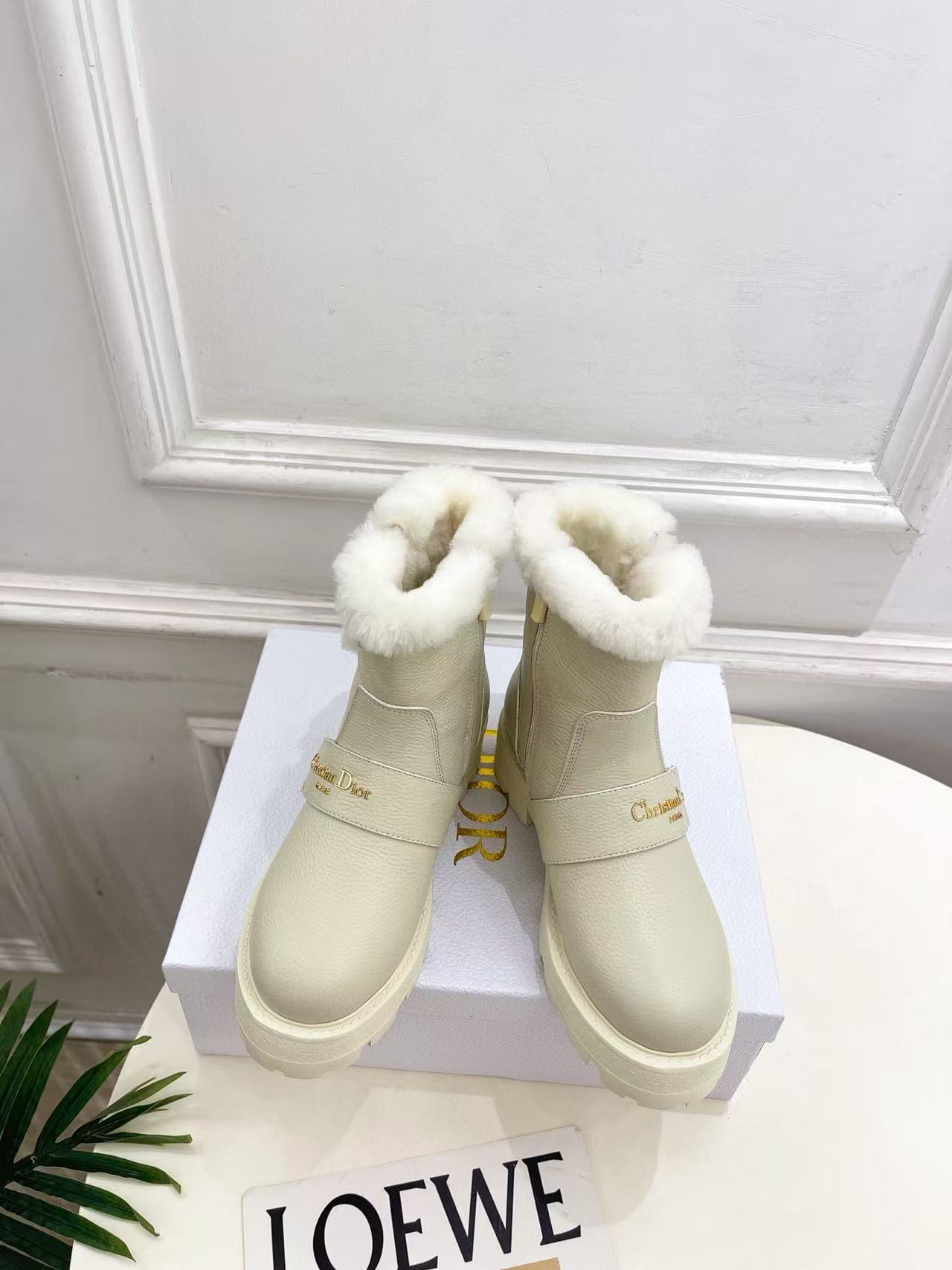 DIOR 高品質牛革＆ウール レターバックル アンクルブーツ【50％割引+送料無料】