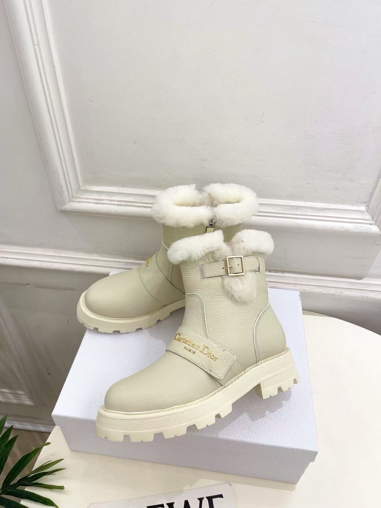 DIOR 高品質牛革＆ウール レターバックル アンクルブーツ【50％割引+送料無料】