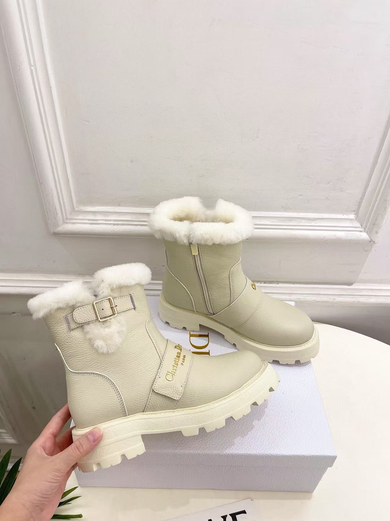 DIOR 高品質牛革＆ウール レターバックル アンクルブーツ【50％割引+送料無料】