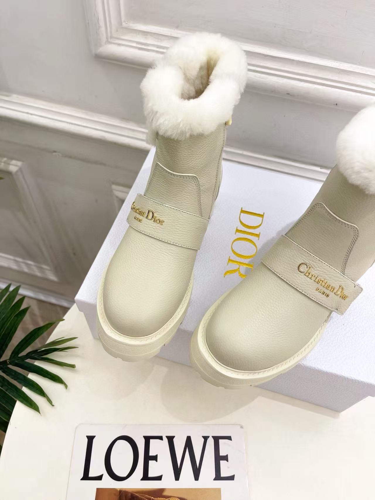 DIOR 高品質牛革＆ウール レターバックル アンクルブーツ【50％割引+送料無料】