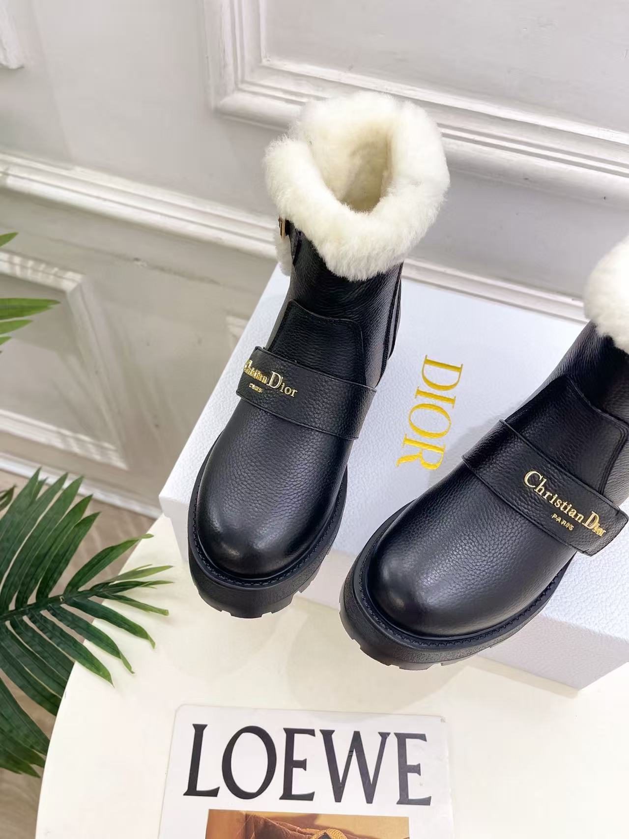 DIOR 高品質牛革＆ウール レターバックル アンクルブーツ【50％割引+送料無料】