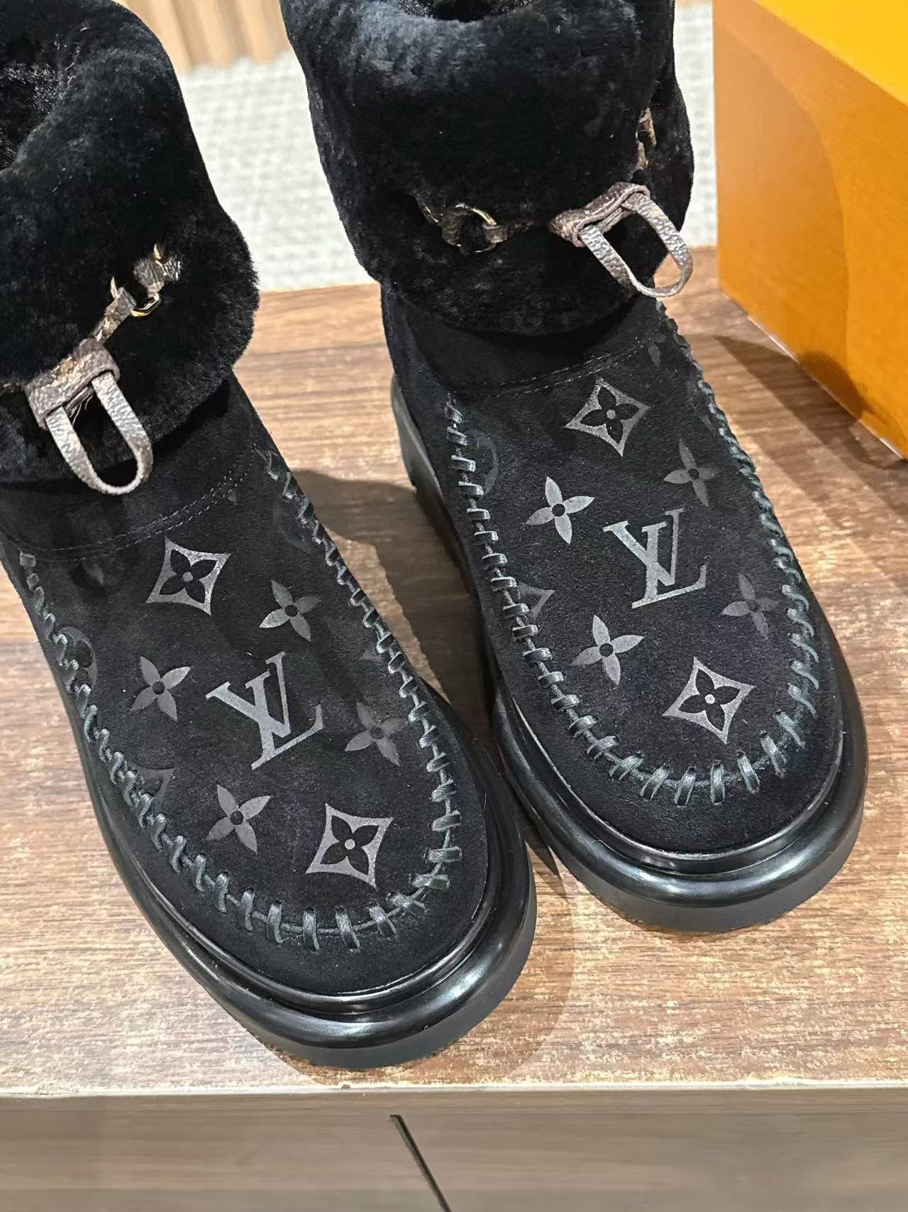 LVの高品質スエードウールアンクルブーツ【50％割引+送料無料】