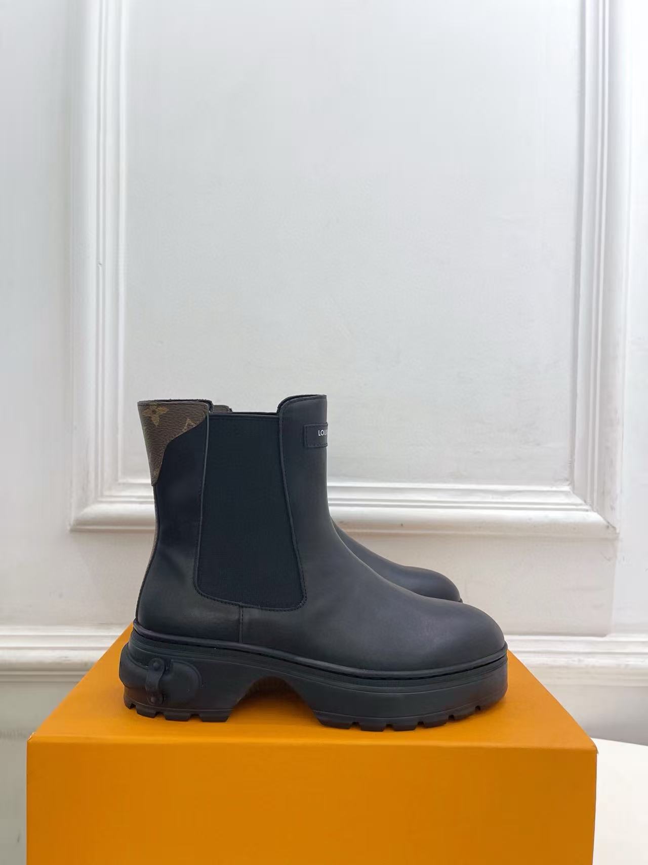 LVの高品質ミニマリストラムスキンアンクルブーツ【50％割引+送料無料】