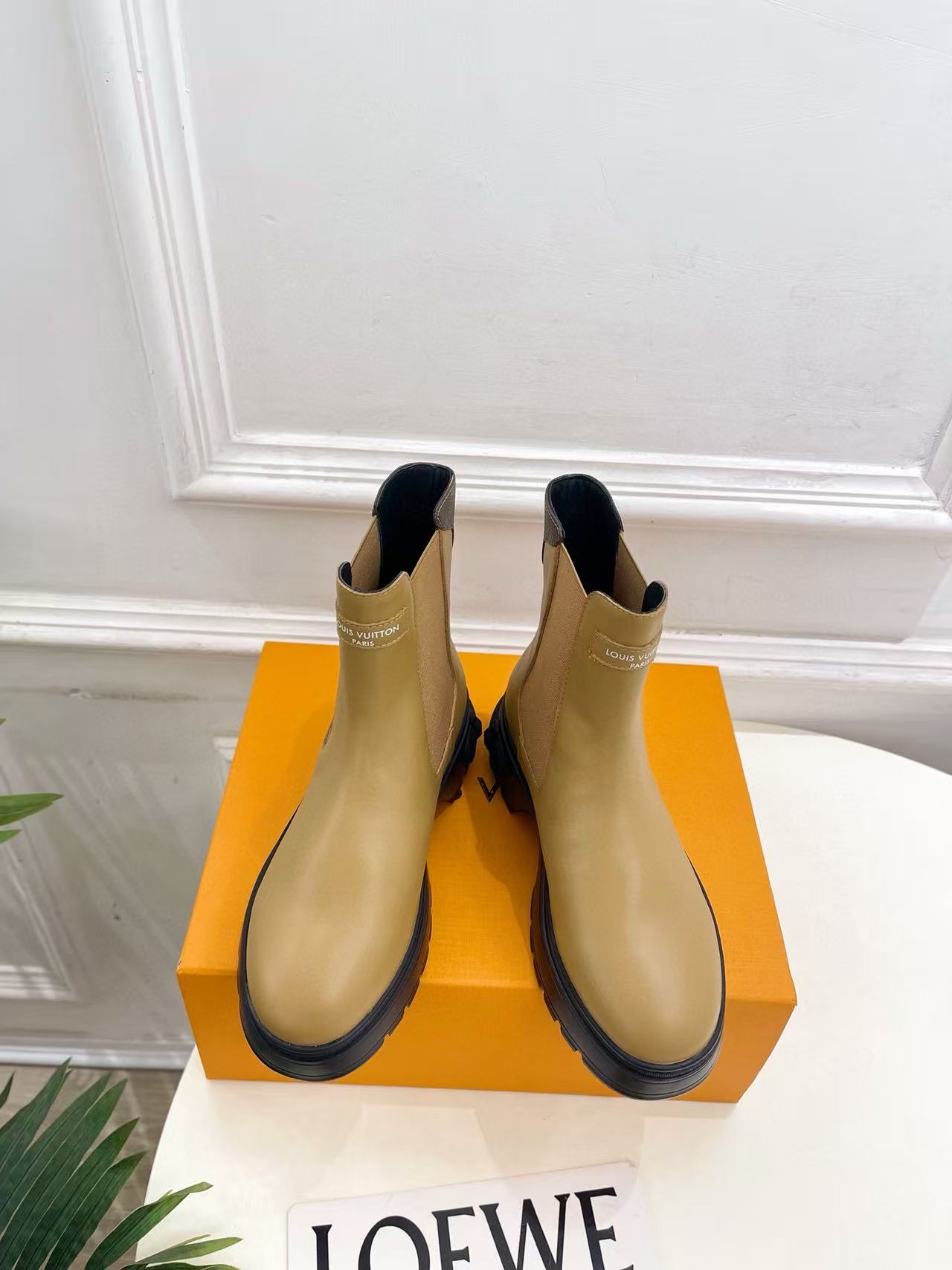 LVの高品質ミニマリストラムスキンアンクルブーツ【50％割引+送料無料】
