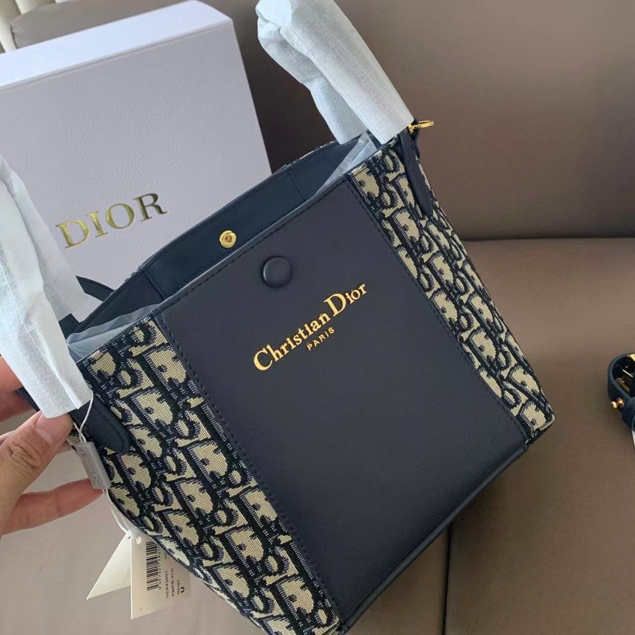 DI0R新しいバケットバッグ【50％割引+送料無料】