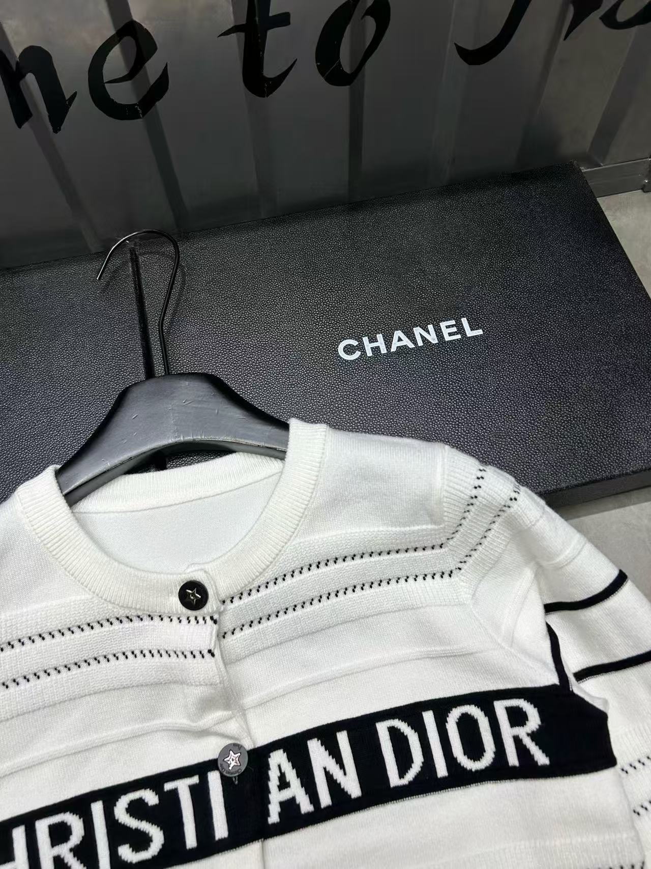 DI0RCD レターストライプウールカーディガン【50％割引+送料無料】