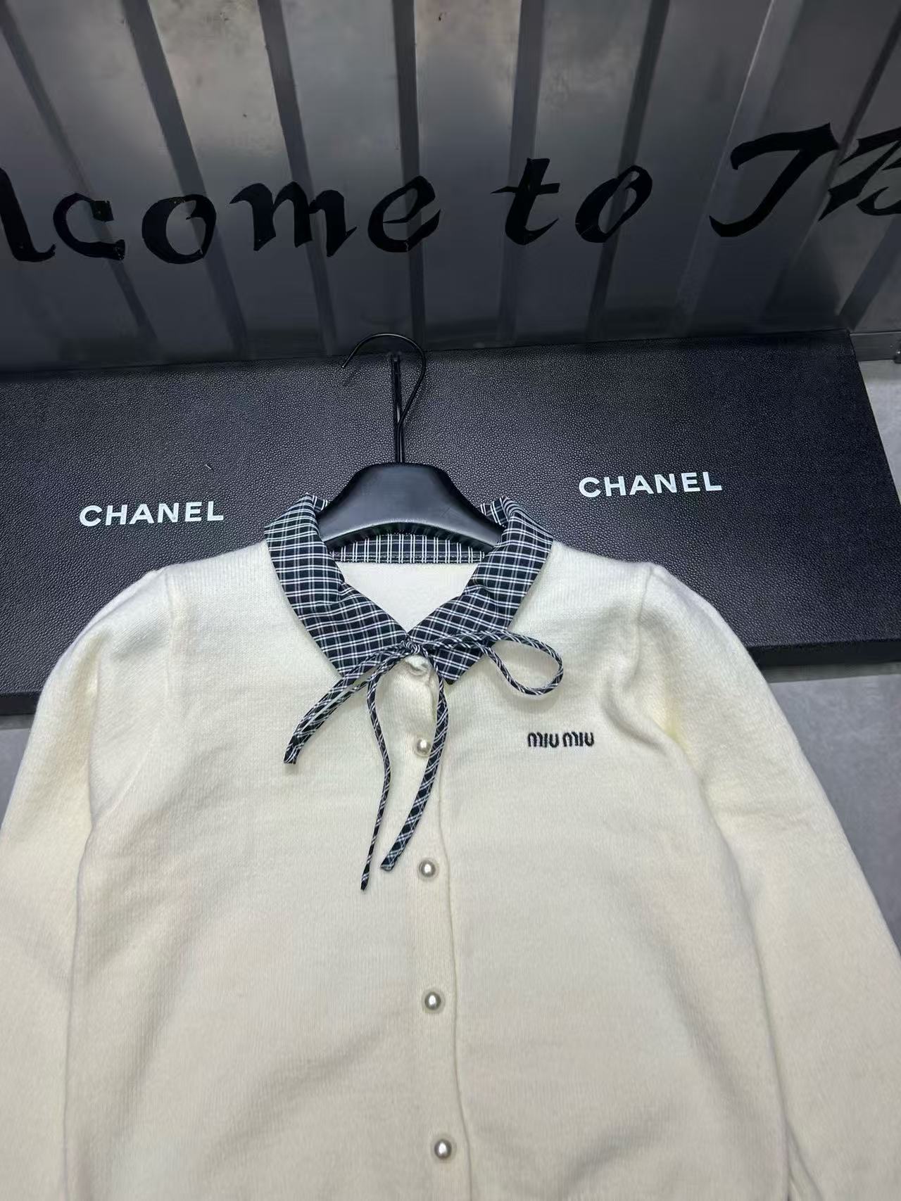 M1UM1U レースアップウールパールカーディガン【50％割引+送料無料】