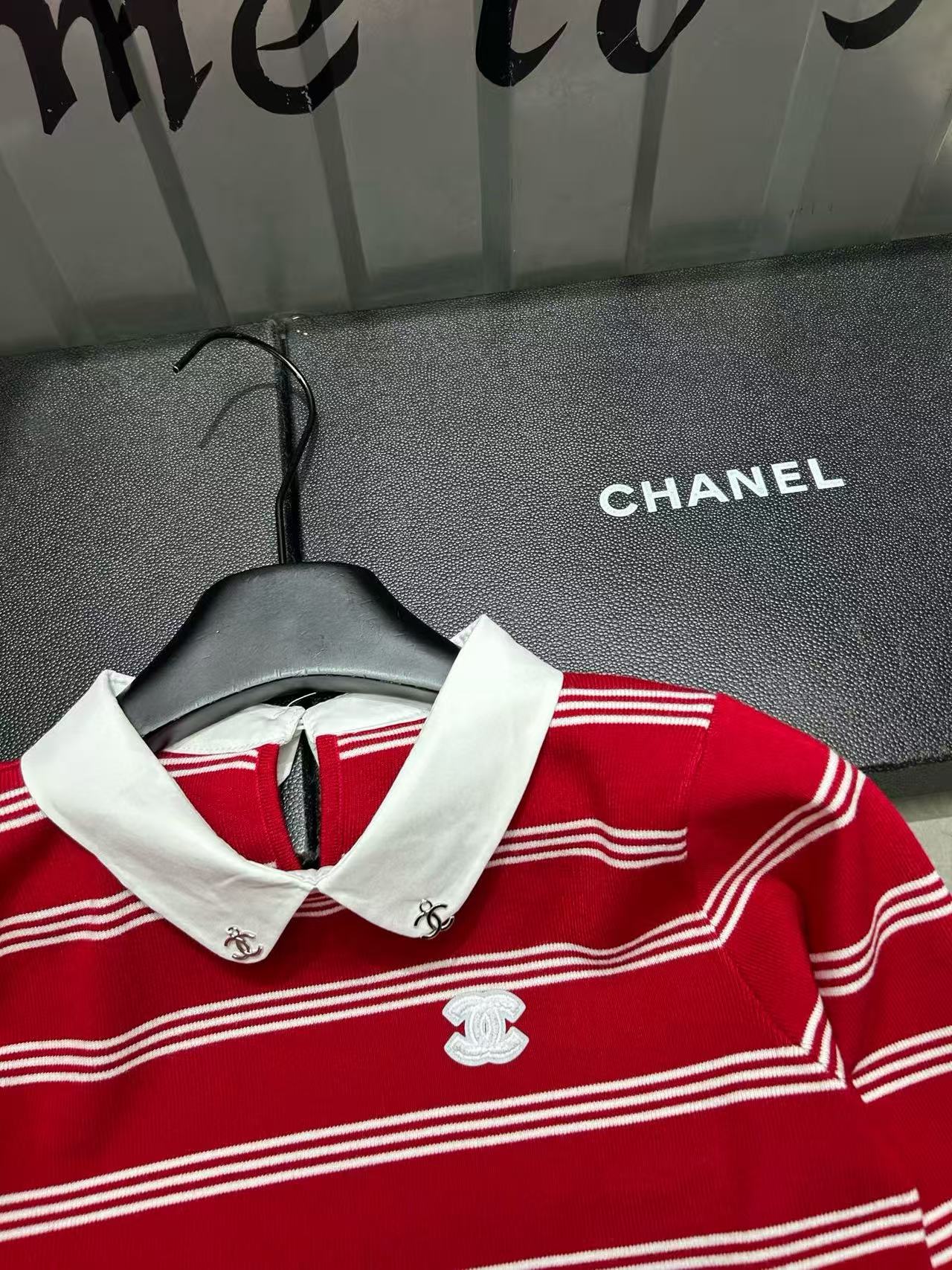 CHANE1 レッドストライプカラーセーター【50％割引+送料無料】