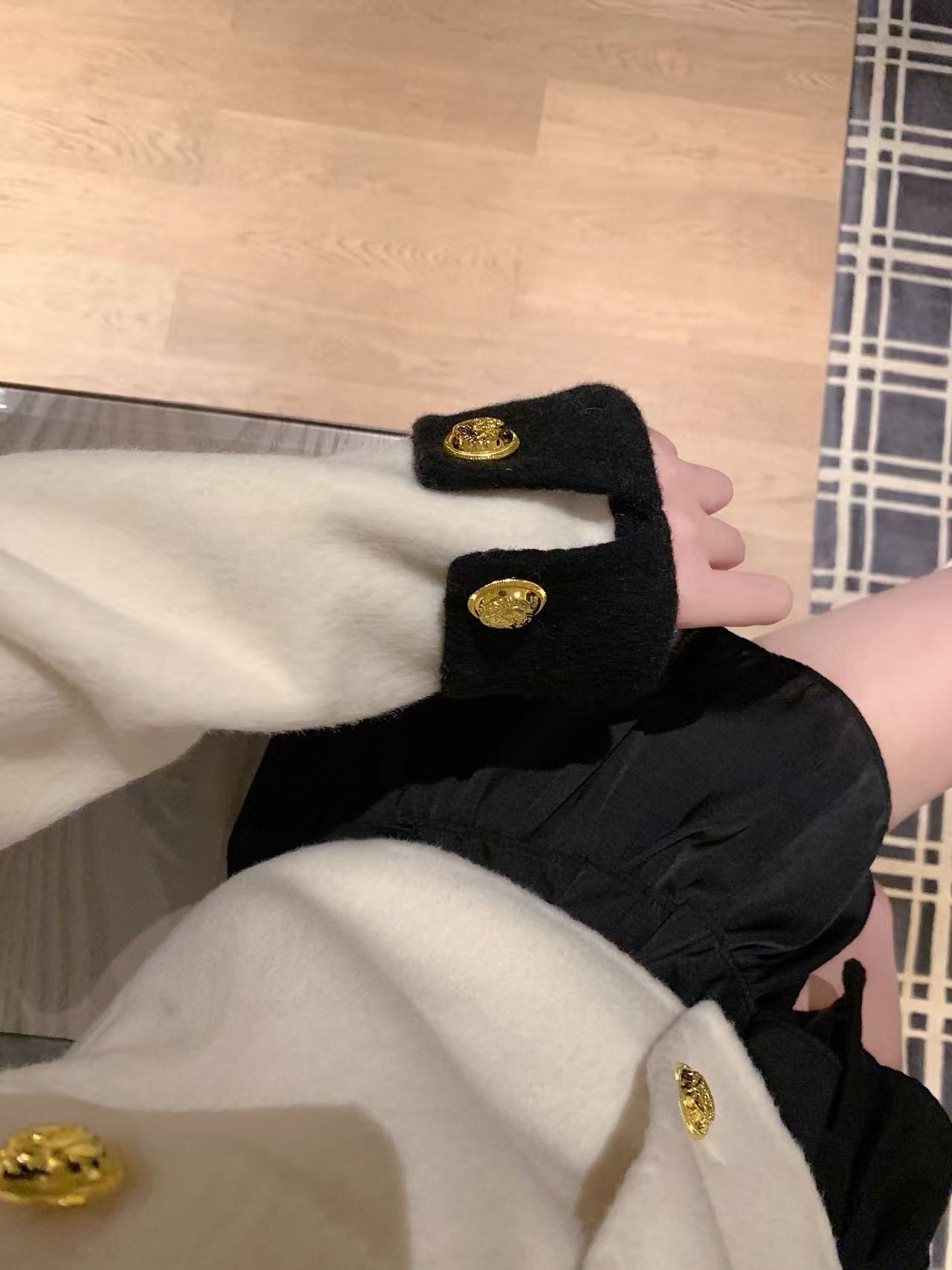 CHANE1 メタリックボタン付きカシミアショートジャケット【50％割引+送料無料】