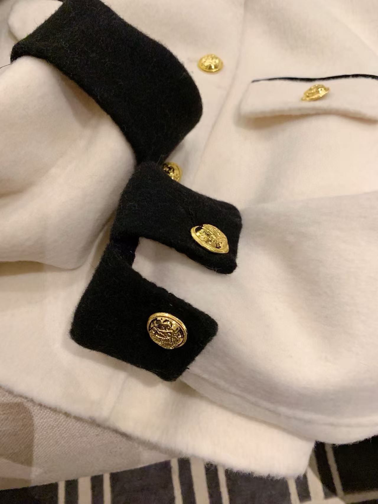 CHANE1 メタリックボタン付きカシミアショートジャケット【50％割引+送料無料】