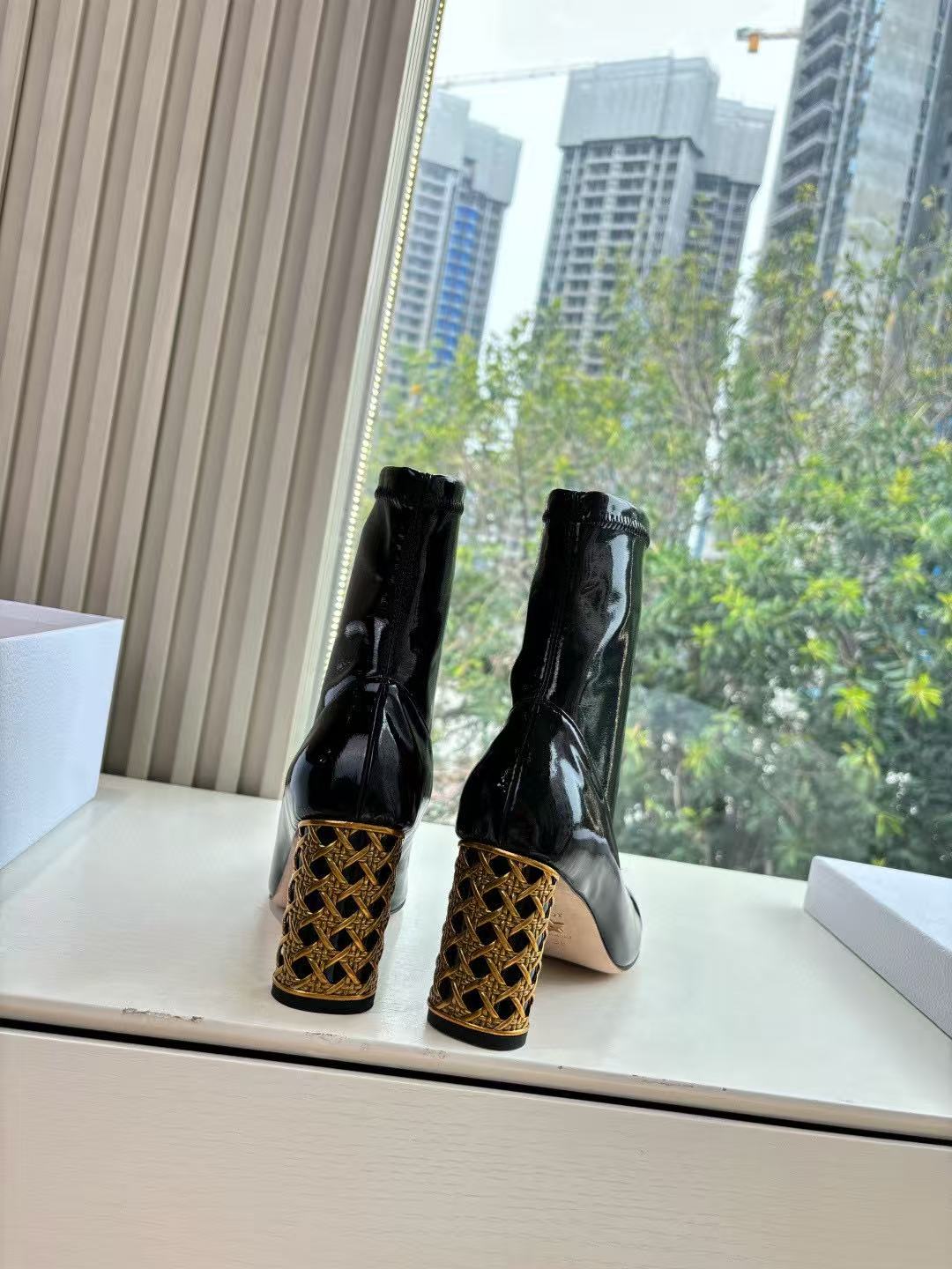 DIOR 高品質パテントレザー ポインテッドトゥ アンクルブーツ【50％割引+送料無料】