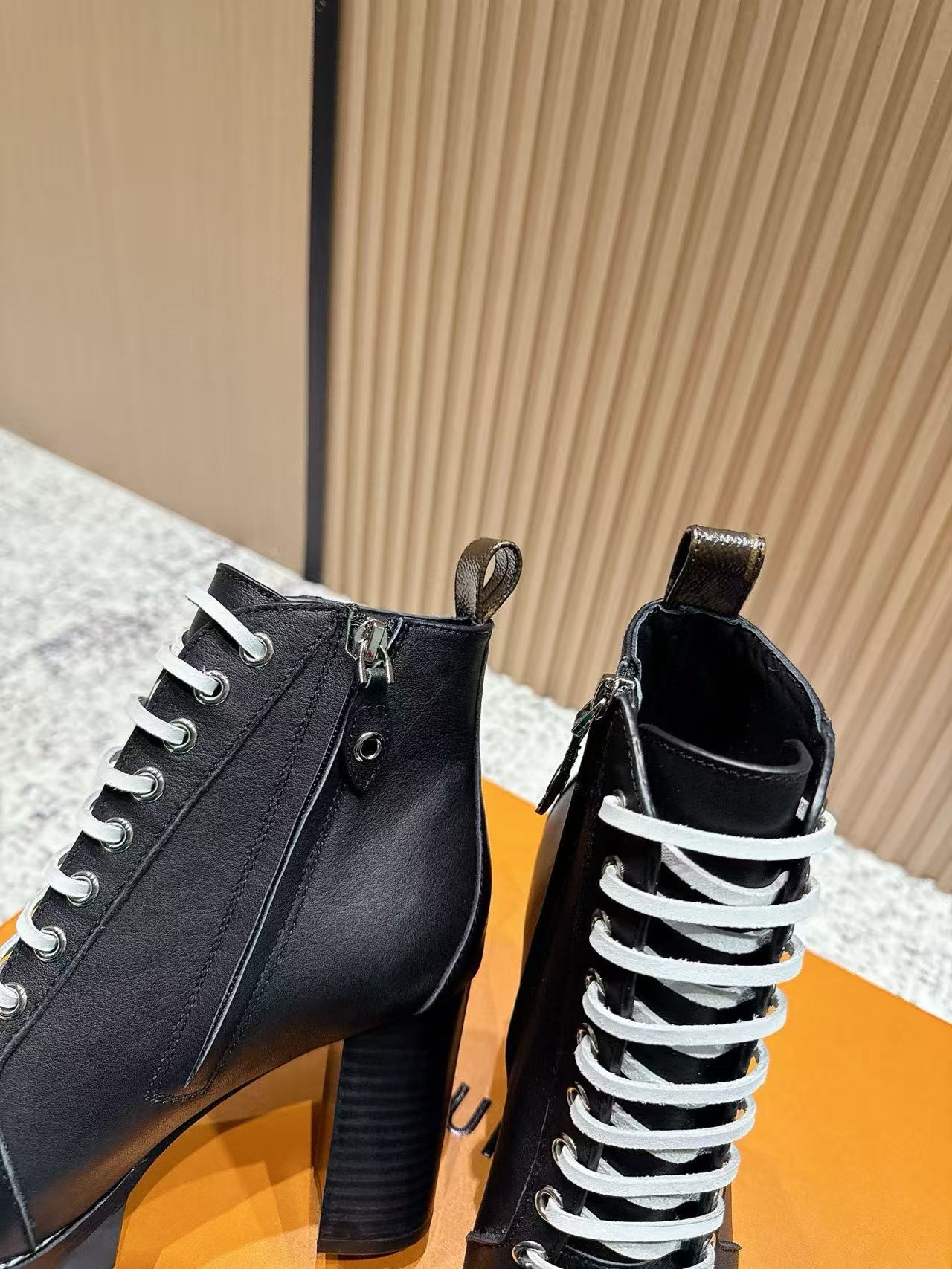 LVの高品質レースアップハイヒールアンクルブーツ【50％割引+送料無料】