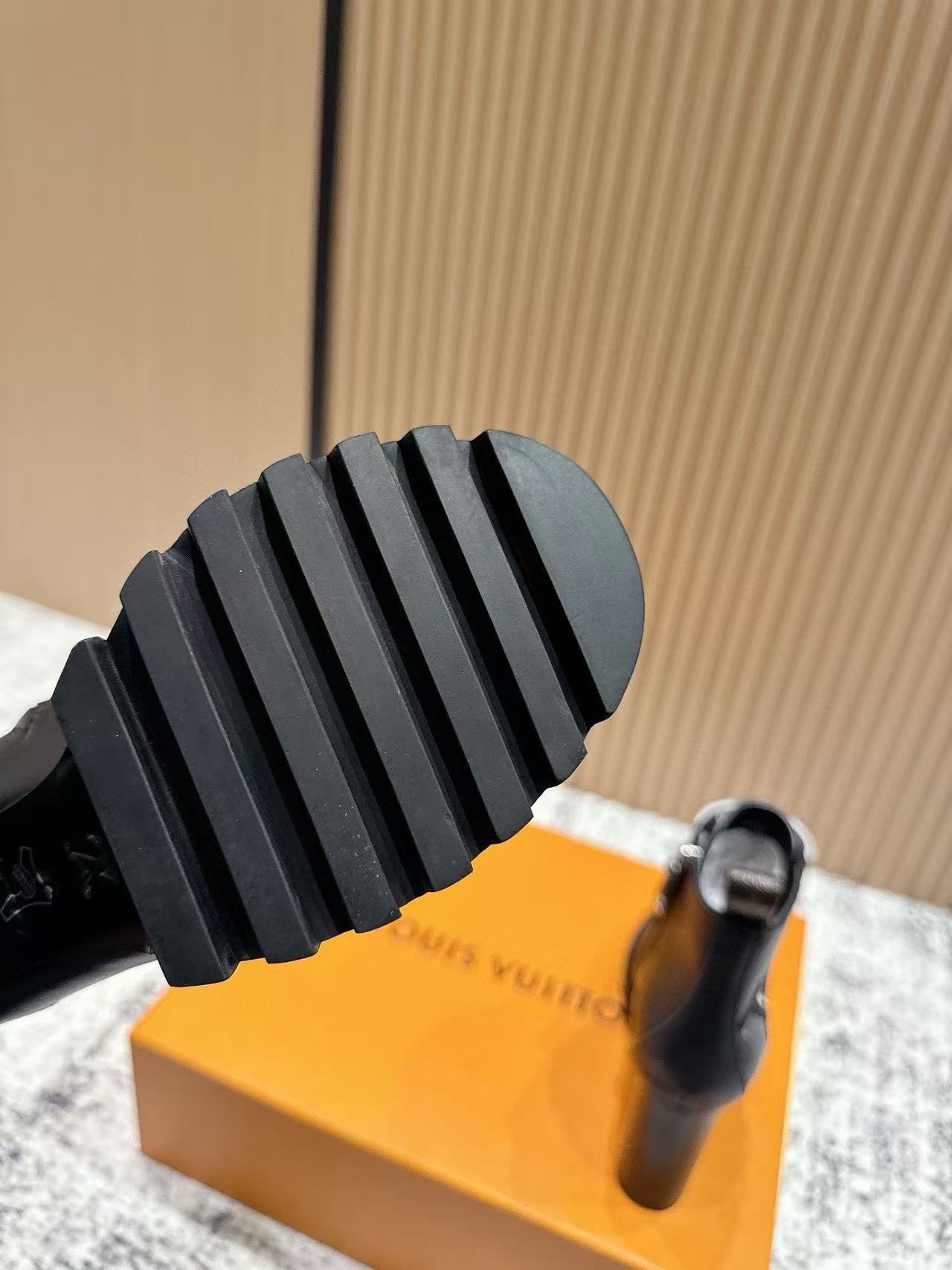 LVの高品質レースアップハイヒールアンクルブーツ【50％割引+送料無料】