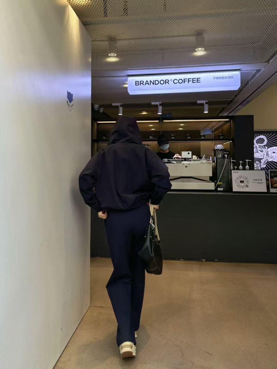 M1UM1U フード付きリバーシブルジャケット+パンツ ツーピースセット【50％割引+送料無料】