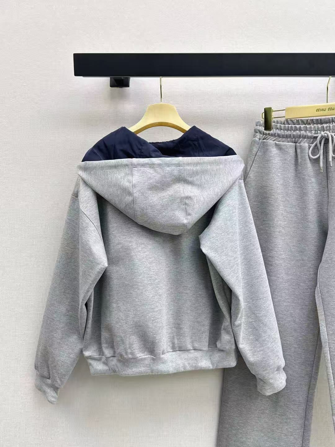 M1UM1U フード付きリバーシブルジャケット+パンツ ツーピースセット【50％割引+送料無料】