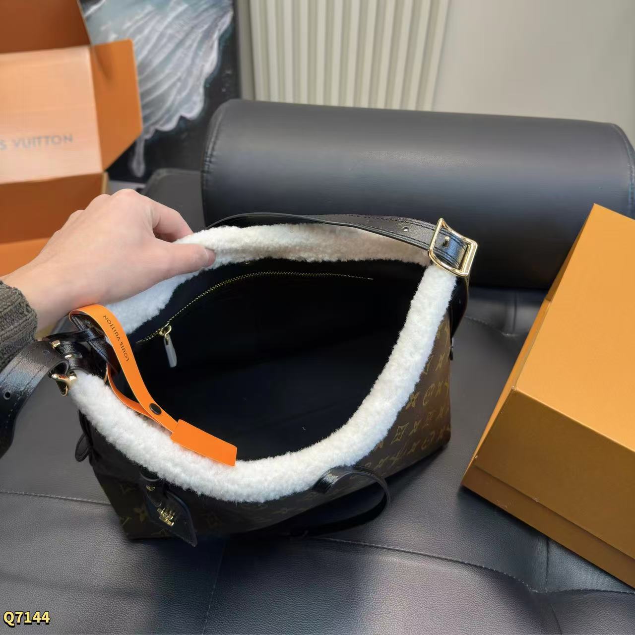 LVウールアンダーアームバッグ【50％割引+送料無料】