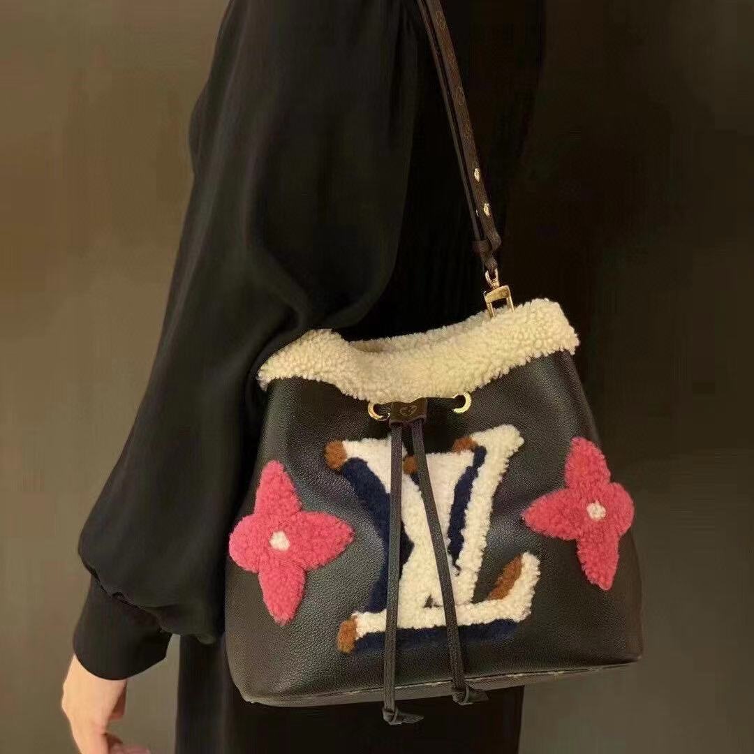 LV 四つ葉のクローバー ウール バケットバッグ【50％割引+送料無料】